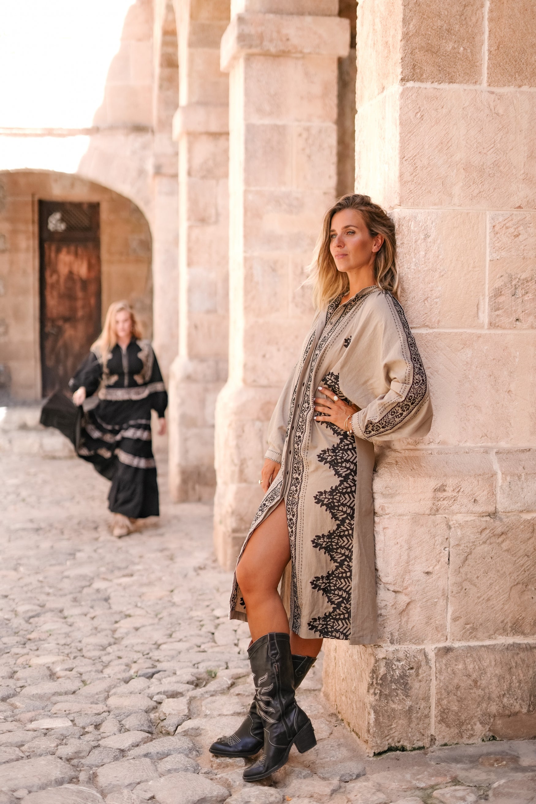Bohemian jurk in light taupe van ibzmode, Brands of Ibiza