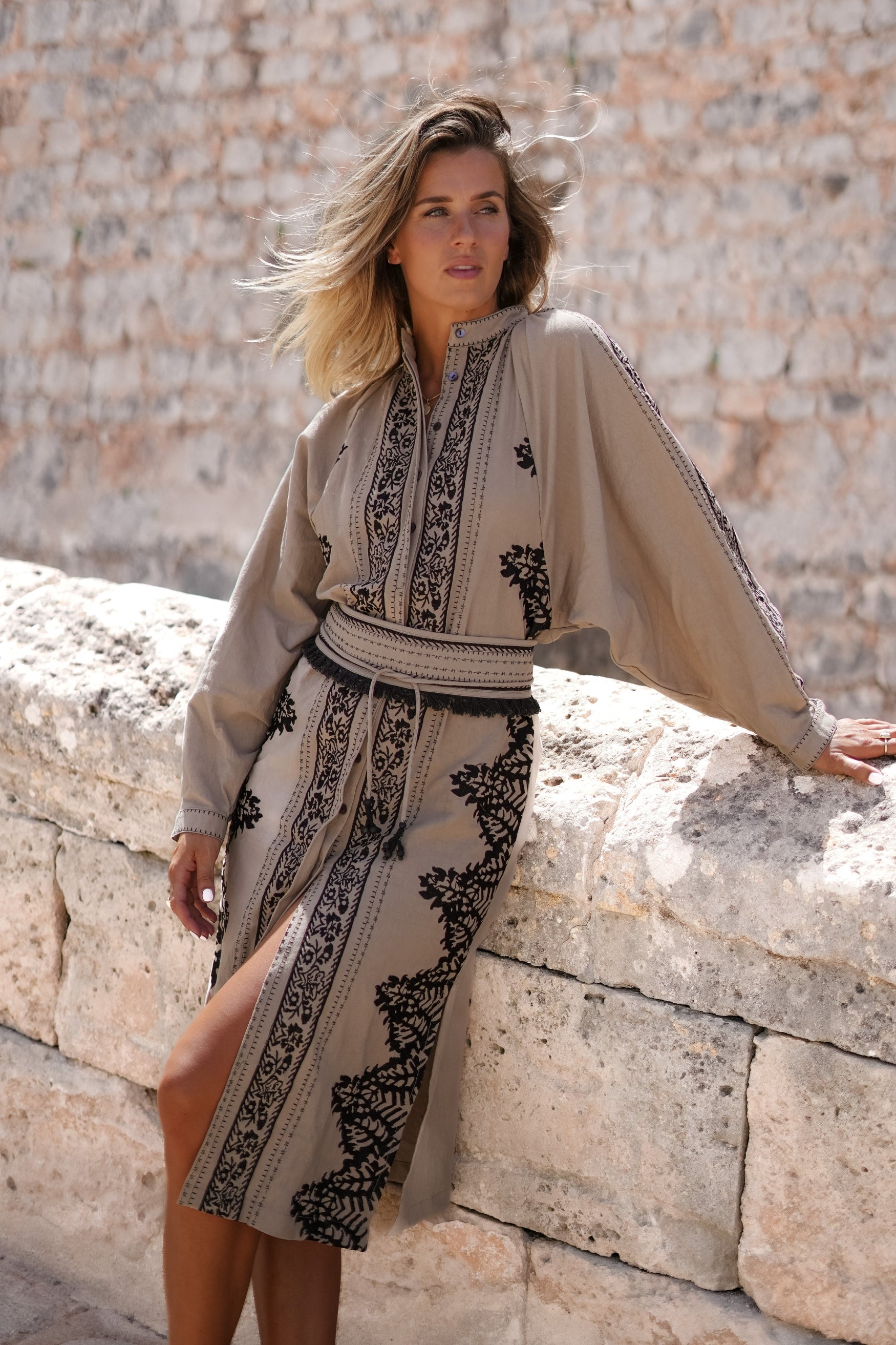 Bohemian jurk in light taupe van ibzmode, Brands of Ibiza