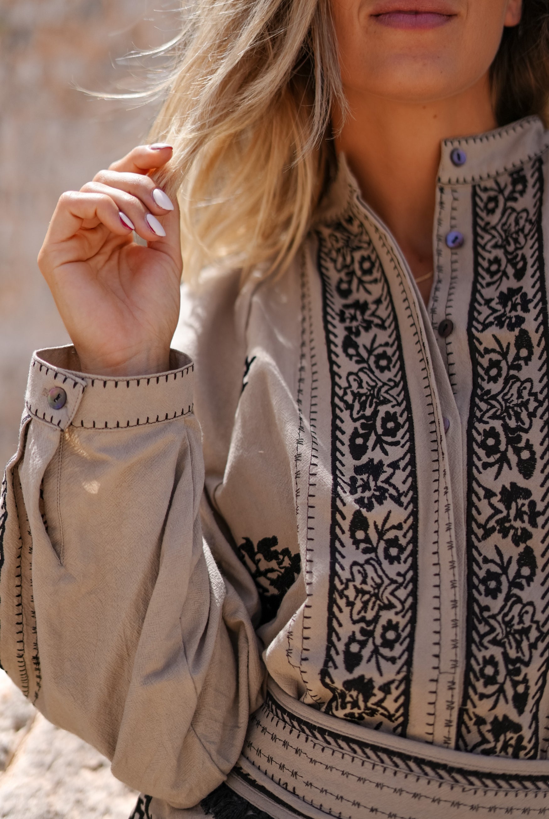 Vestido bohemio en topo claro de ibzmode, Marcas de Ibiza