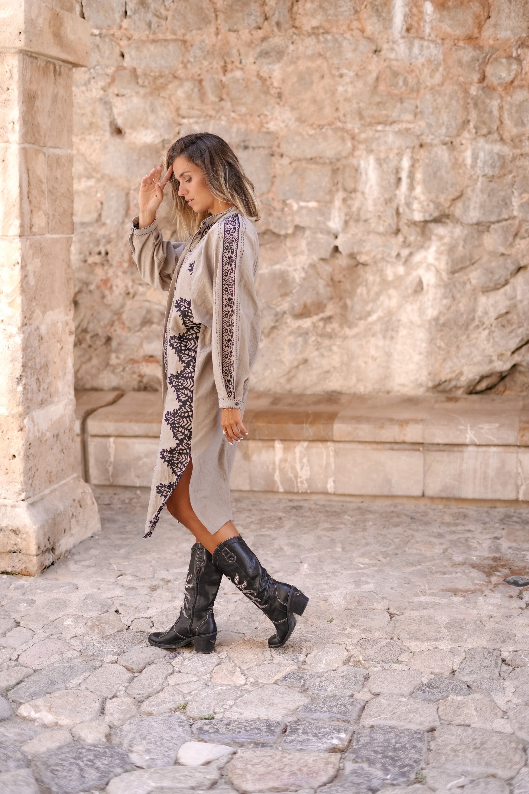 Bohemian jurk in light taupe van ibzmode, Brands of Ibiza