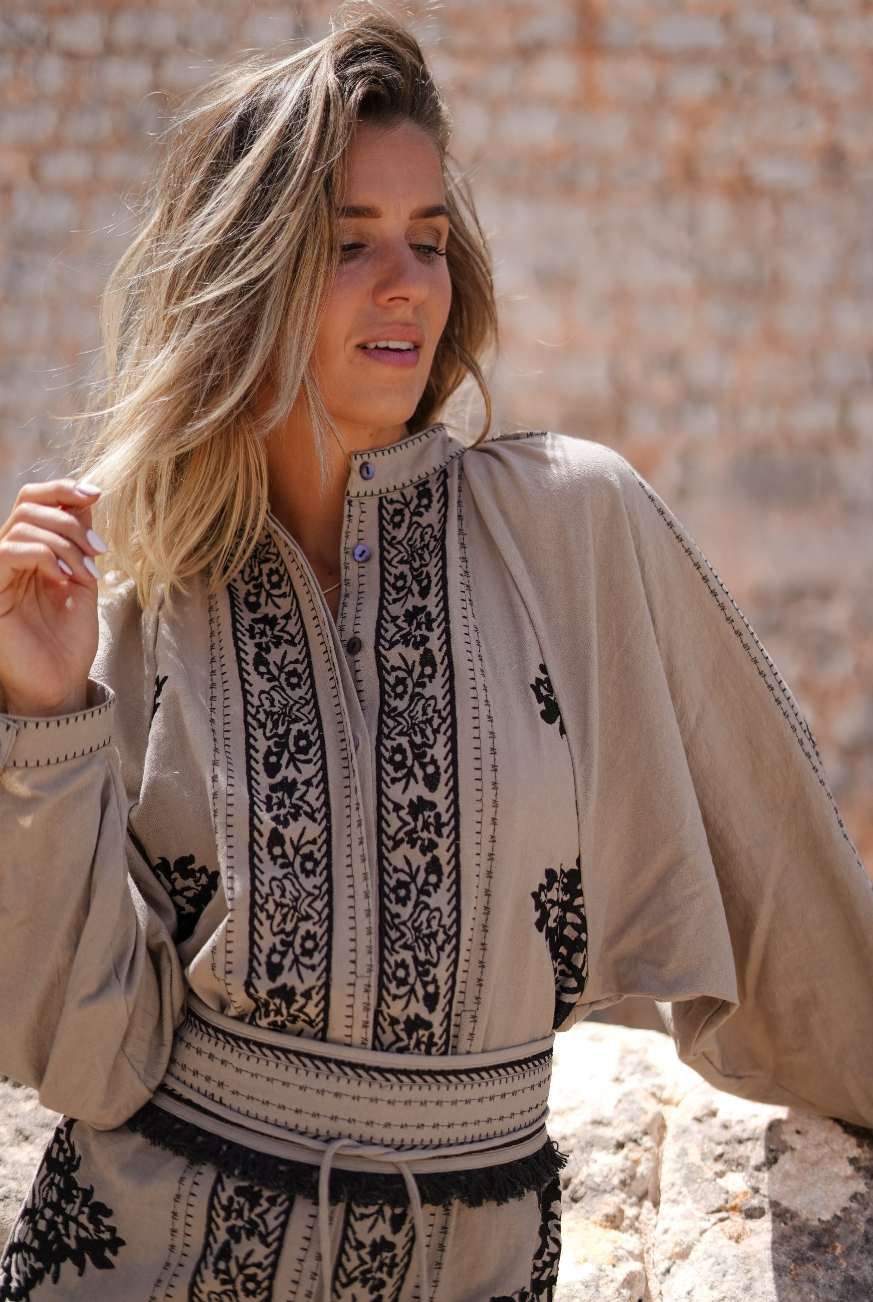 Vestido bohemio en topo claro de ibzmode, Marcas de Ibiza