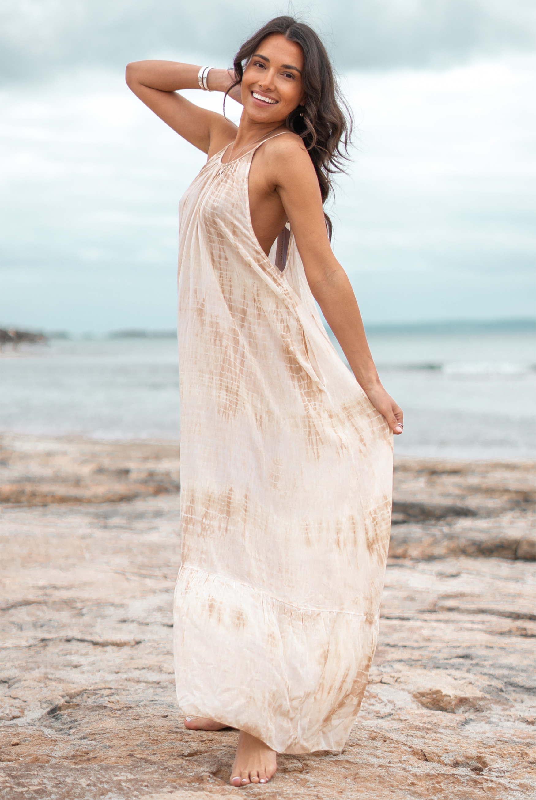 Bohemian jurk in tie dye taupe van ibzmode, Brands of Ibiza