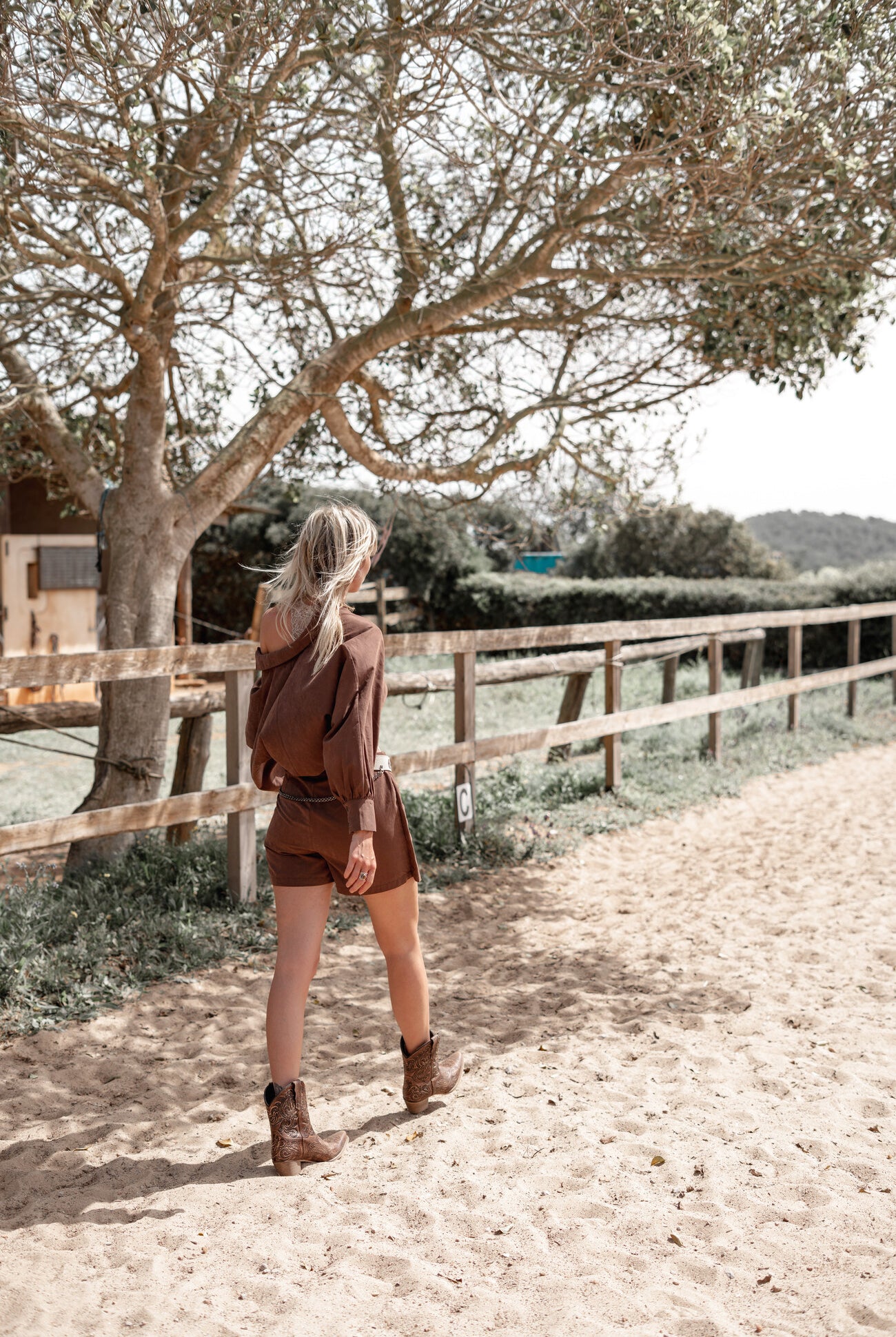 MOOST Wanted Saloon Skort Dark Brown donkerbruine skort met overslag en decoratieve metalen gesp