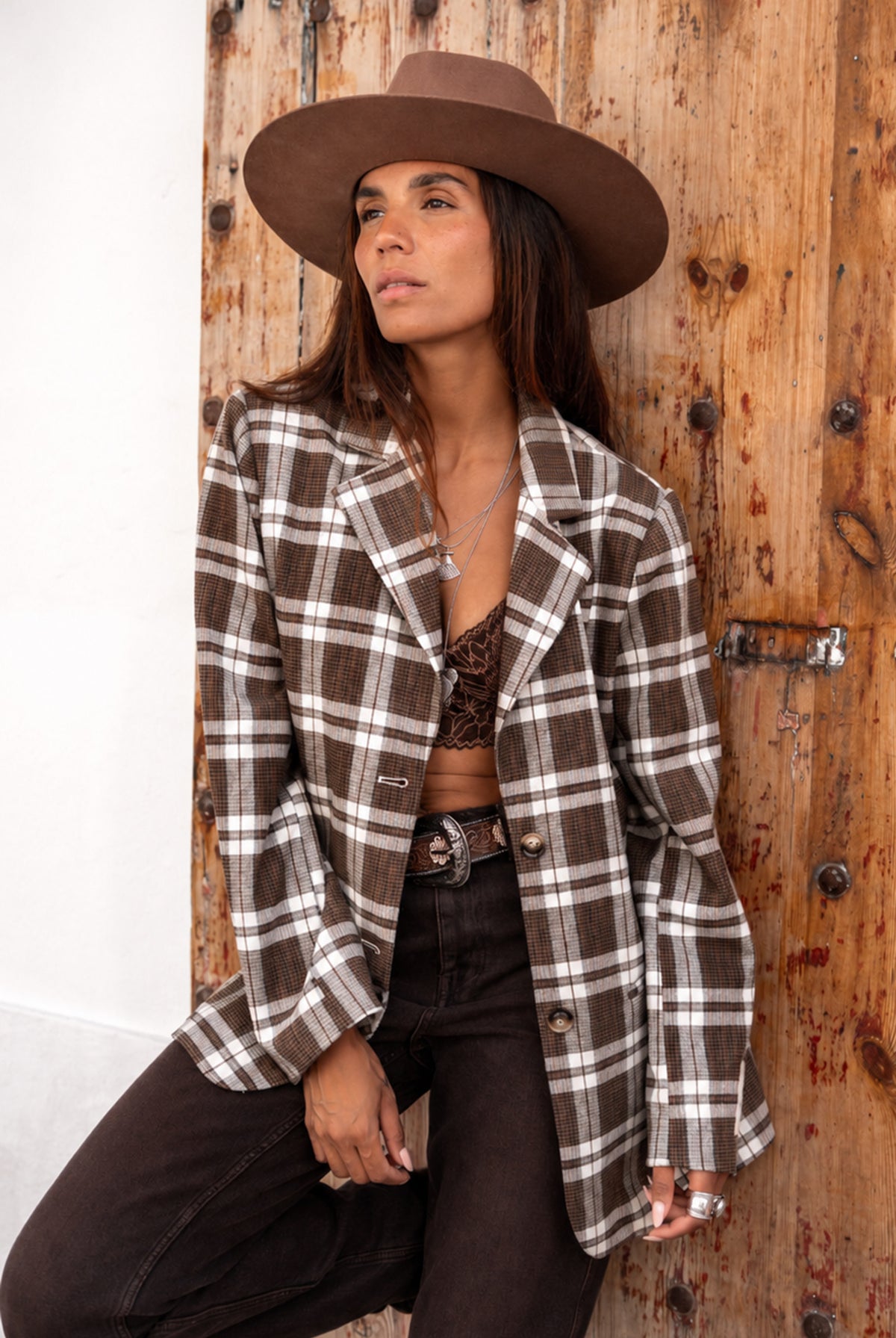 Lina Bralette Dark Brown van MOOST Wanted in donkerbruin bloemenkant met racerback, onderdeel van de Bohemian AW26 collectie.