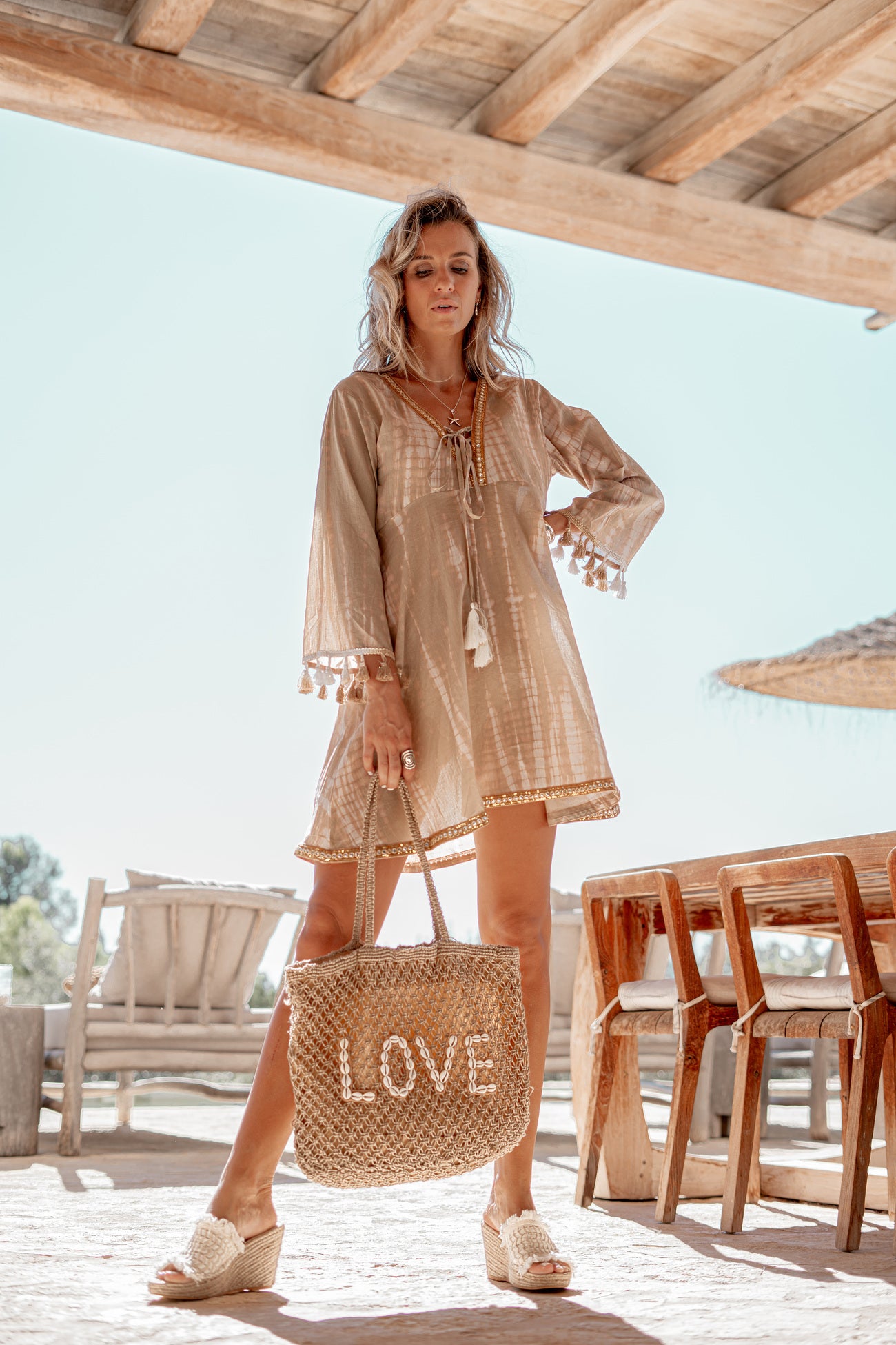 Bohemian jurk in tie dye taupe van ibzmode, Brands of Ibiza
