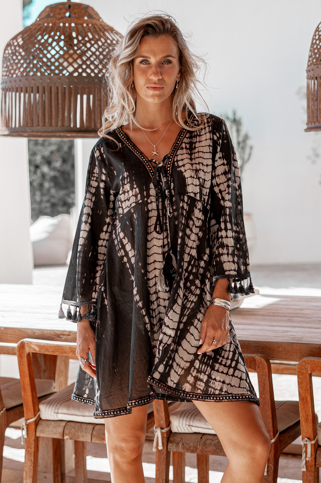 Bohemian jurk in tie dye black van ibzmode, Brands of Ibiza