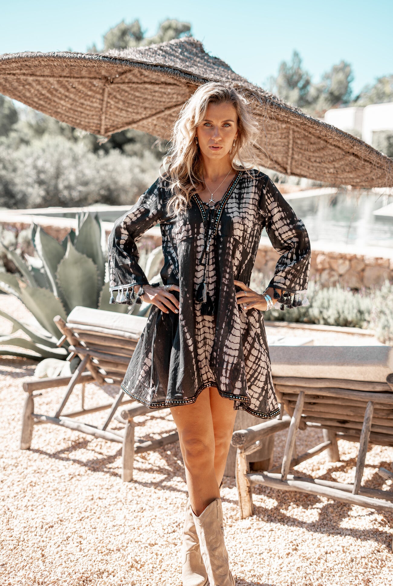 Vestido bohemio en tie dye negro de ibzmode, Marcas de Ibiza