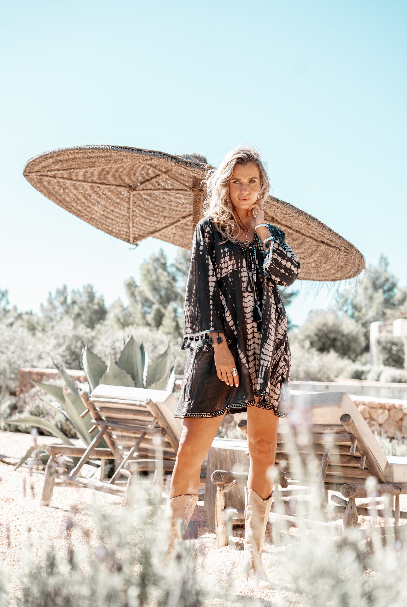 Vestido bohemio en tie dye negro de ibzmode, Marcas de Ibiza