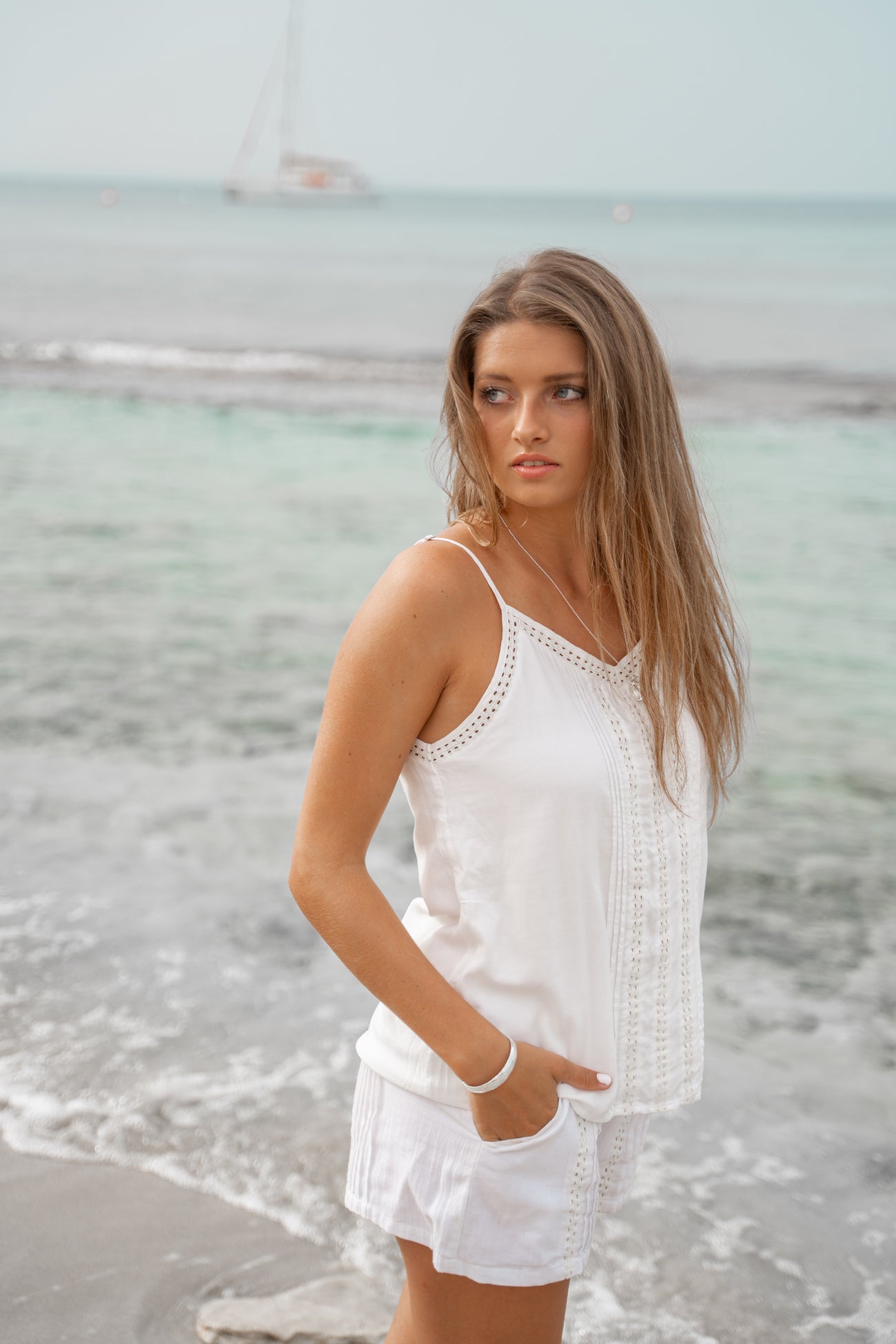 Bohemian top in ivory van ibzmode, Brands of Ibiza