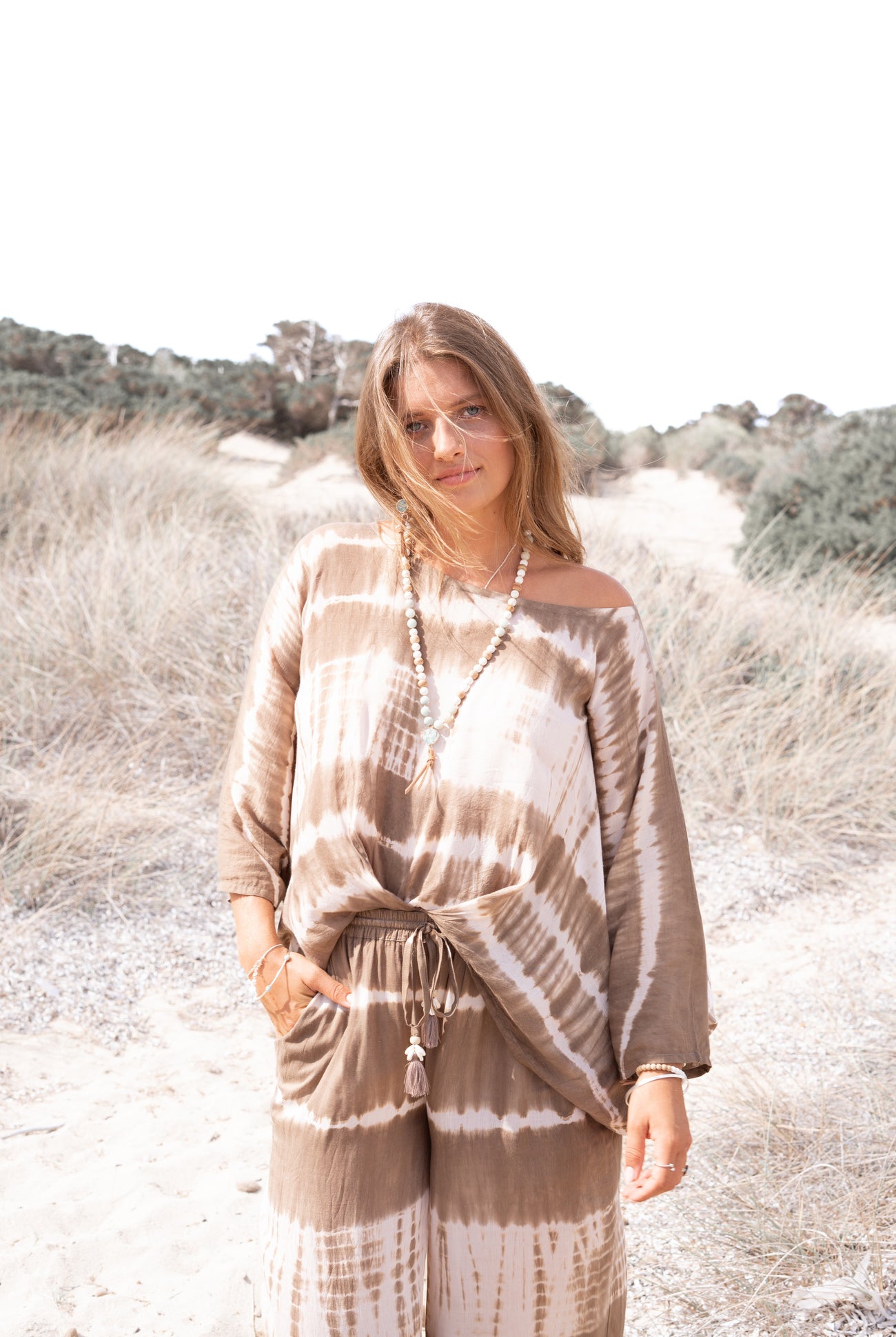 Ibizamode Top Mega Maraluna Taupe with airy ombre look and feminine summer fit