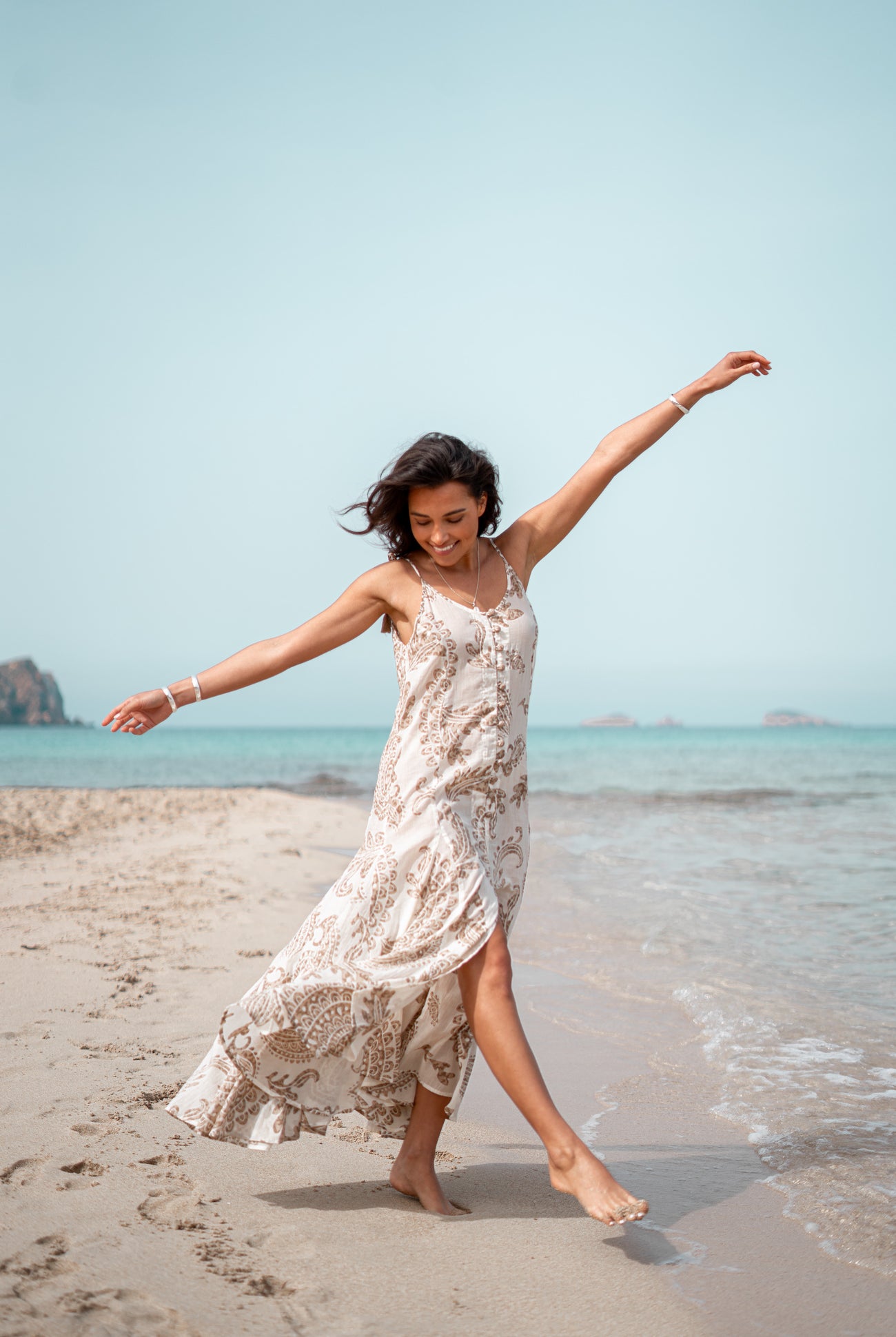 Bohemian jurk in taupe van ibzmode, Brands of Ibiza