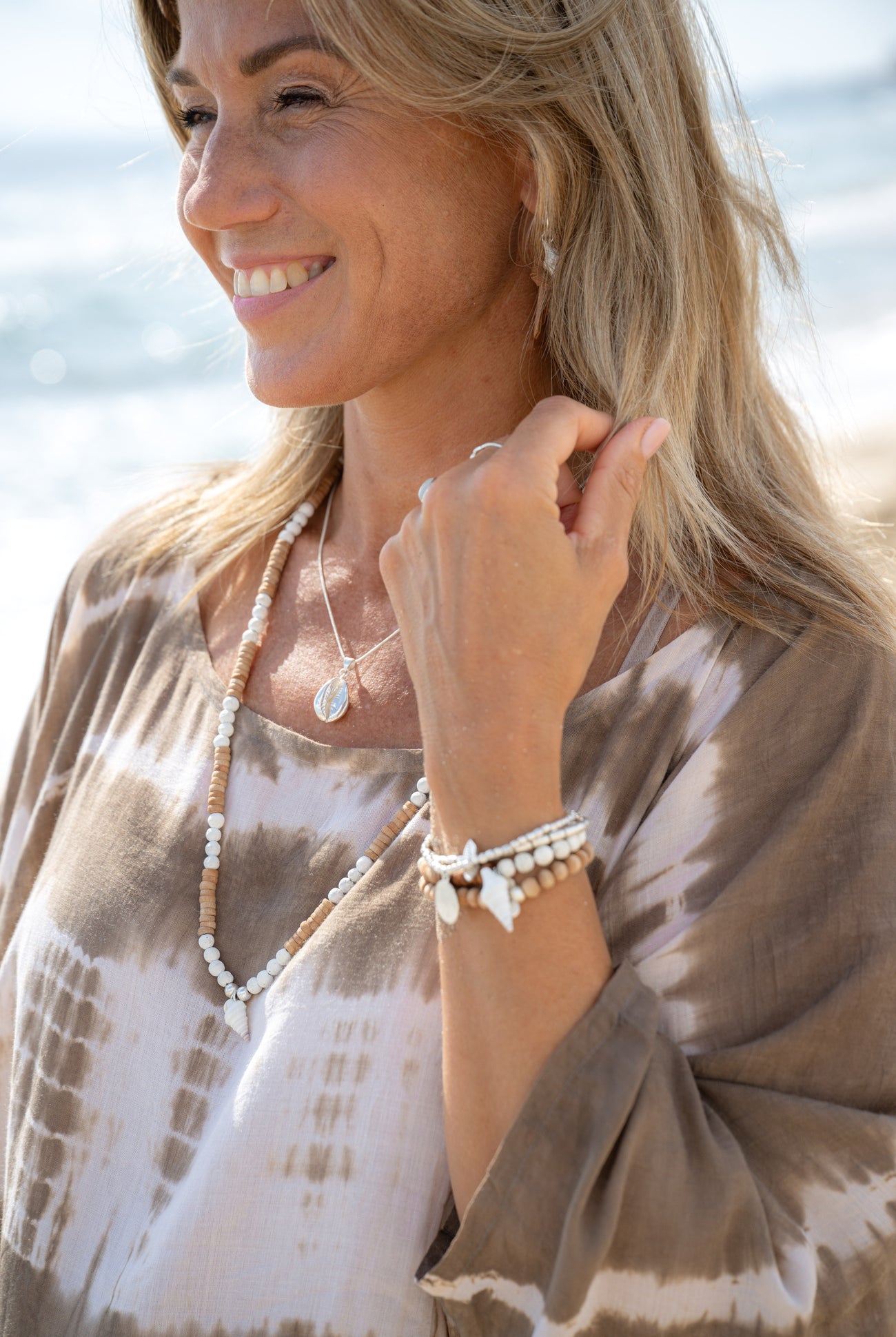 Ibizamode Top Mega Maraluna Taupe with airy ombre look and feminine summer fit