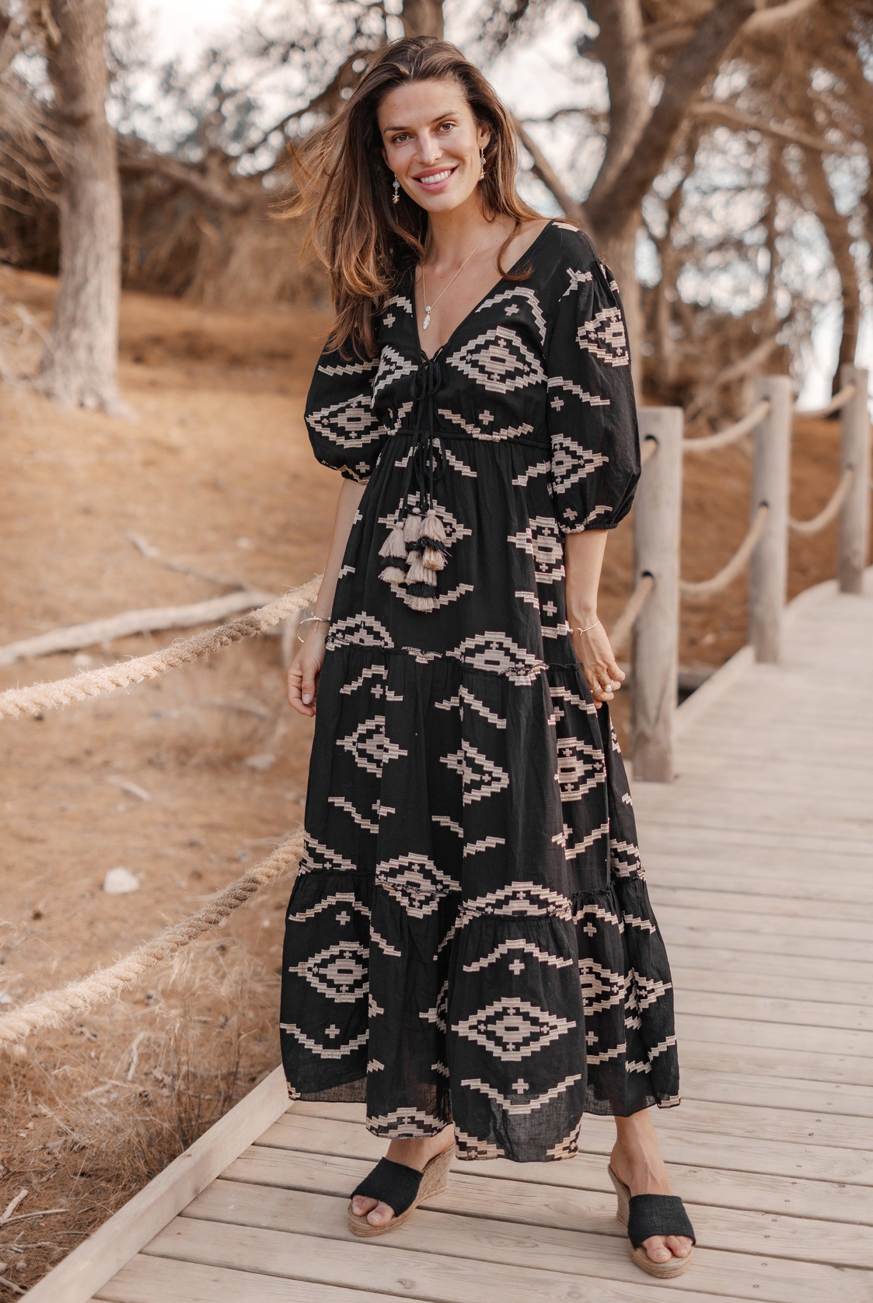 Robe bohème noire de la marque ibzmode, Brands of Ibiza