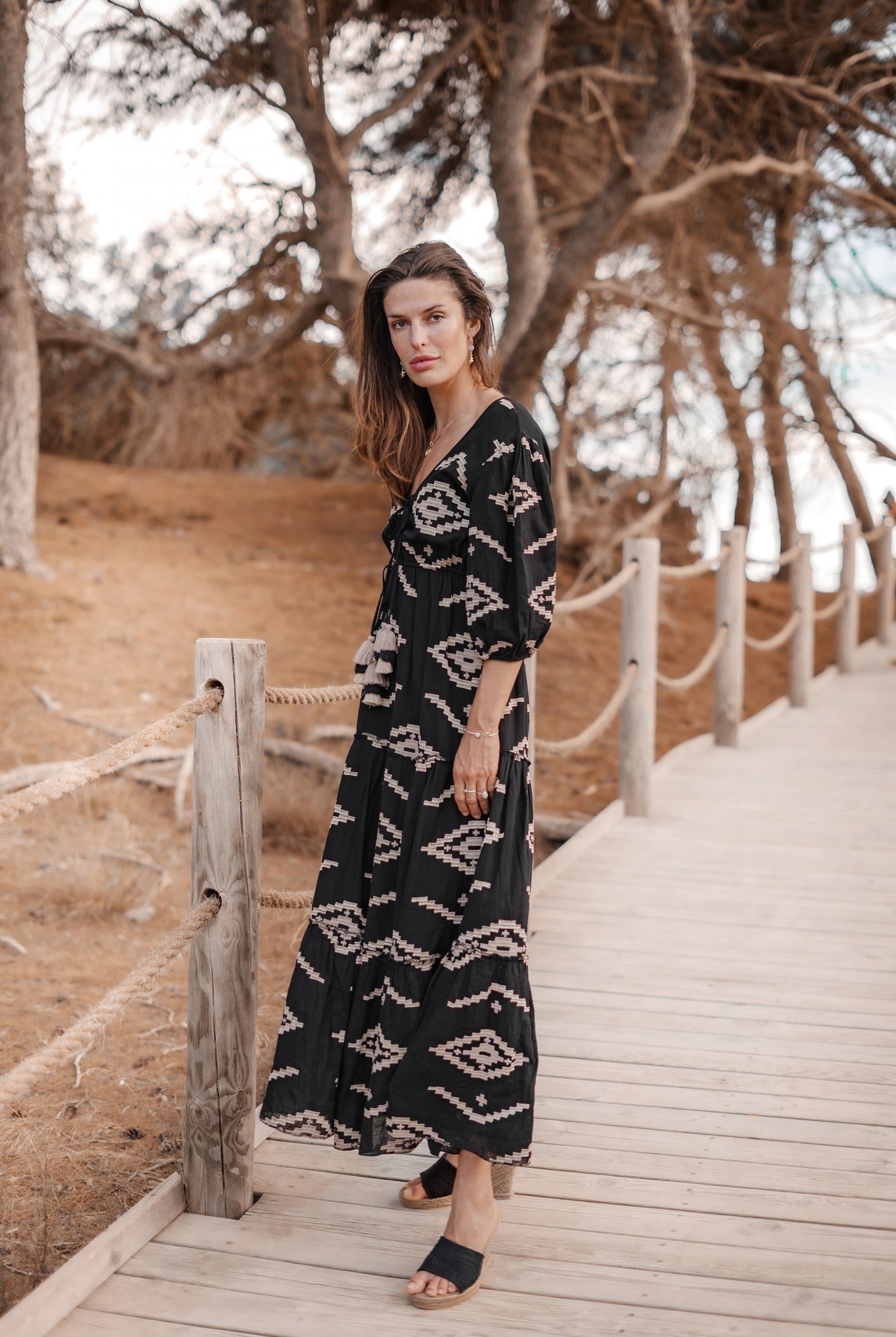 Robe bohème noire de la marque ibzmode, Brands of Ibiza