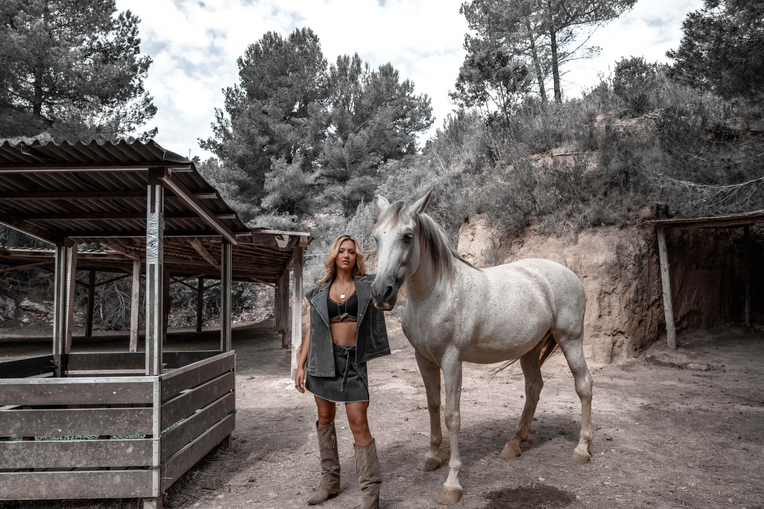 Bohemian item in dark grey van MOOST Wanted, Brands of Ibiza