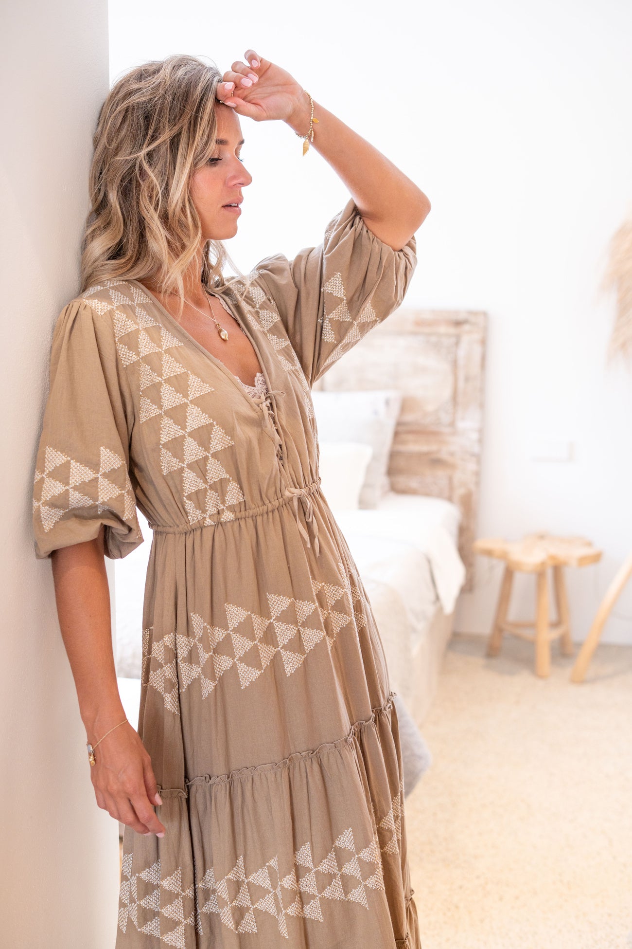 Bohemian jurk in taupe van ibzmode, Brands of Ibiza