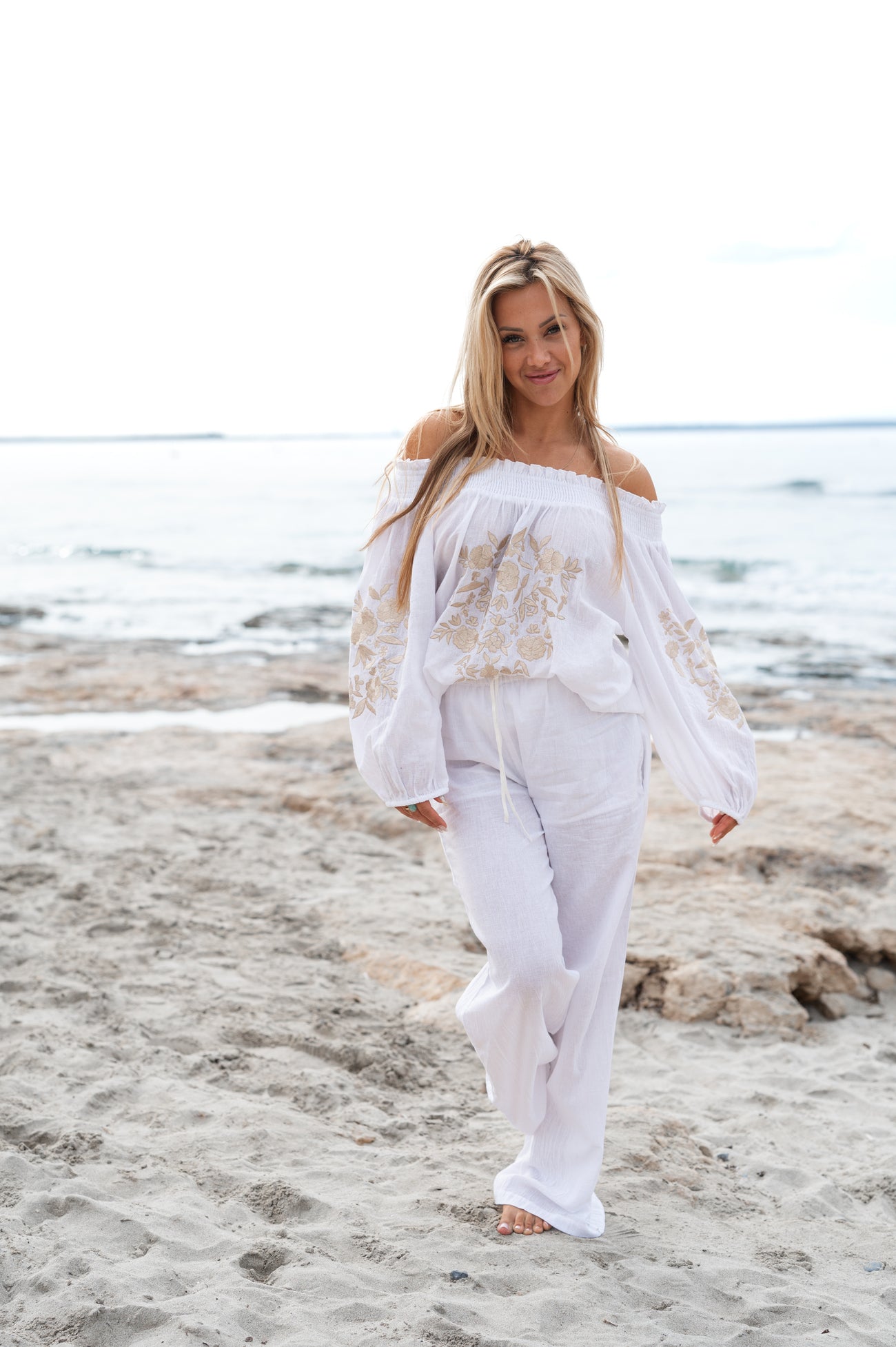 Bohemian blouse in white van ibzmode, Brands of Ibiza