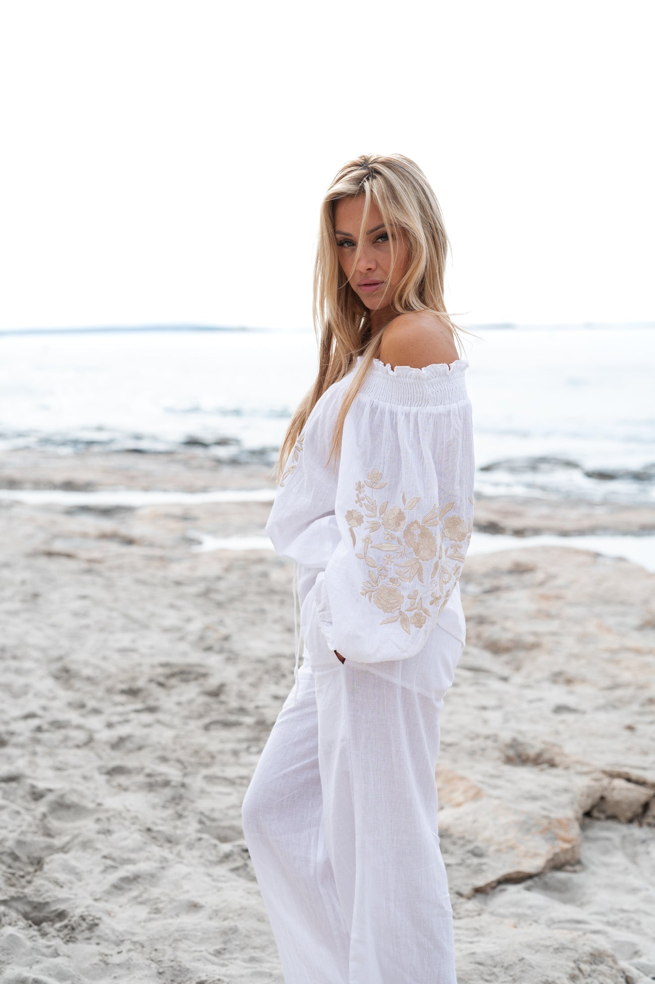 Bohemian blouse in white van ibzmode, Brands of Ibiza