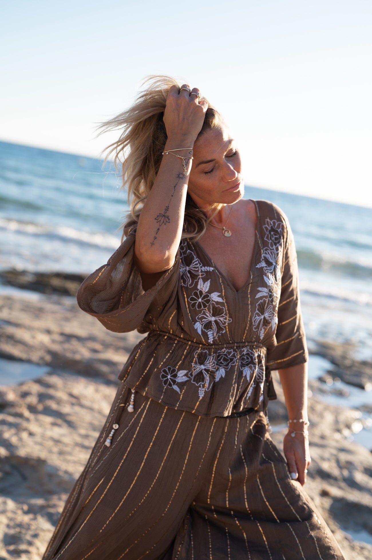 Bohemian top in taupe van ibzmode, Brands of Ibiza