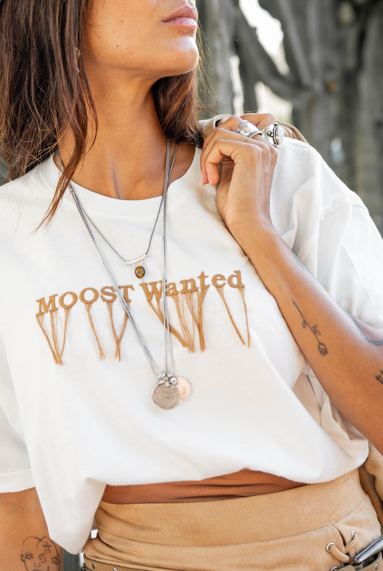 Ibizamode Moost Wanted Skye Fringe T-shirt off white with fringe logo detail