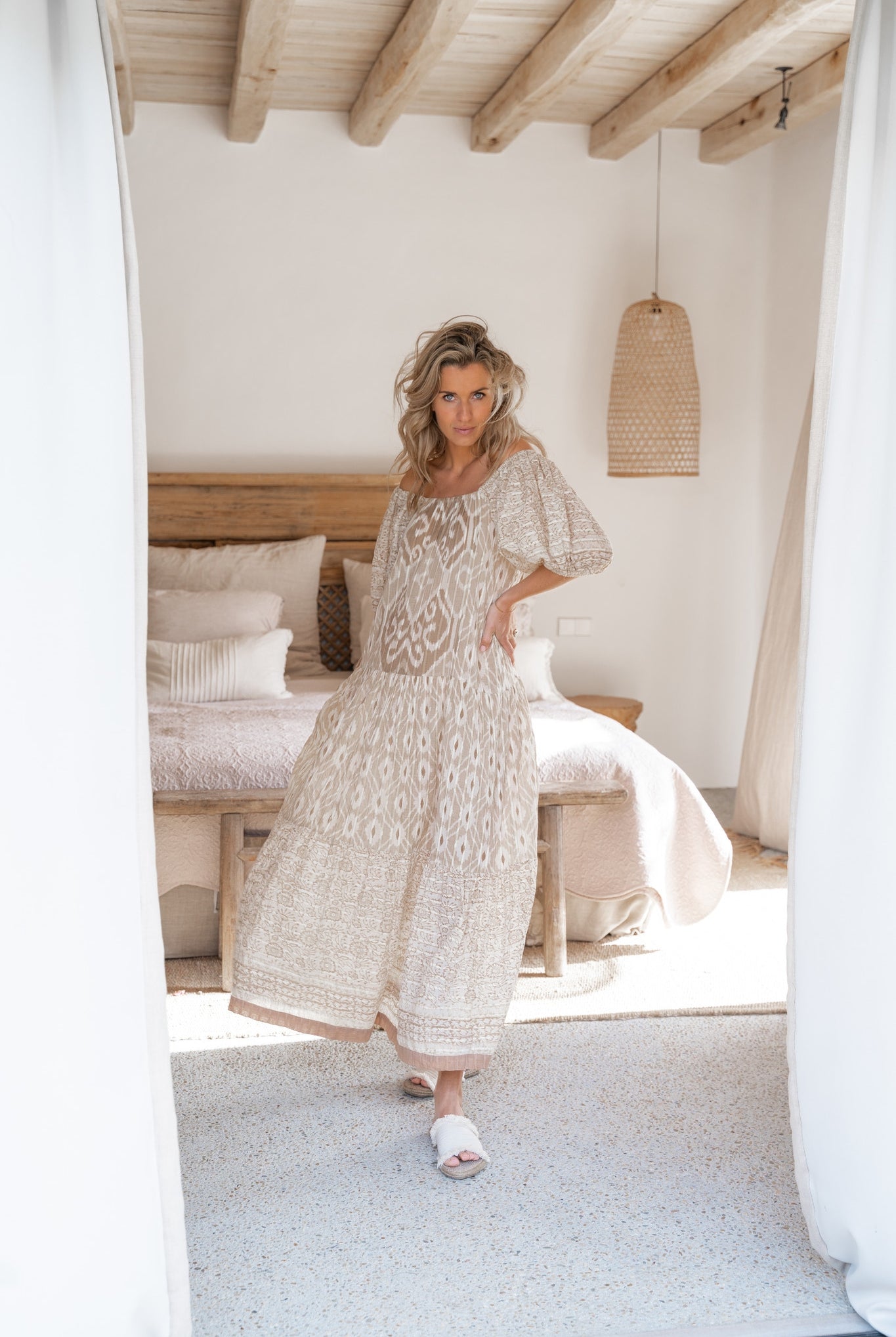 Bohemian jurk in puff natural van ibzmode, Brands of Ibiza