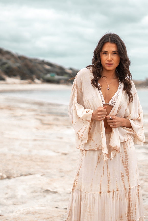 Bohemian kimono in tie dye taupe van ibzmode, Brands of Ibiza