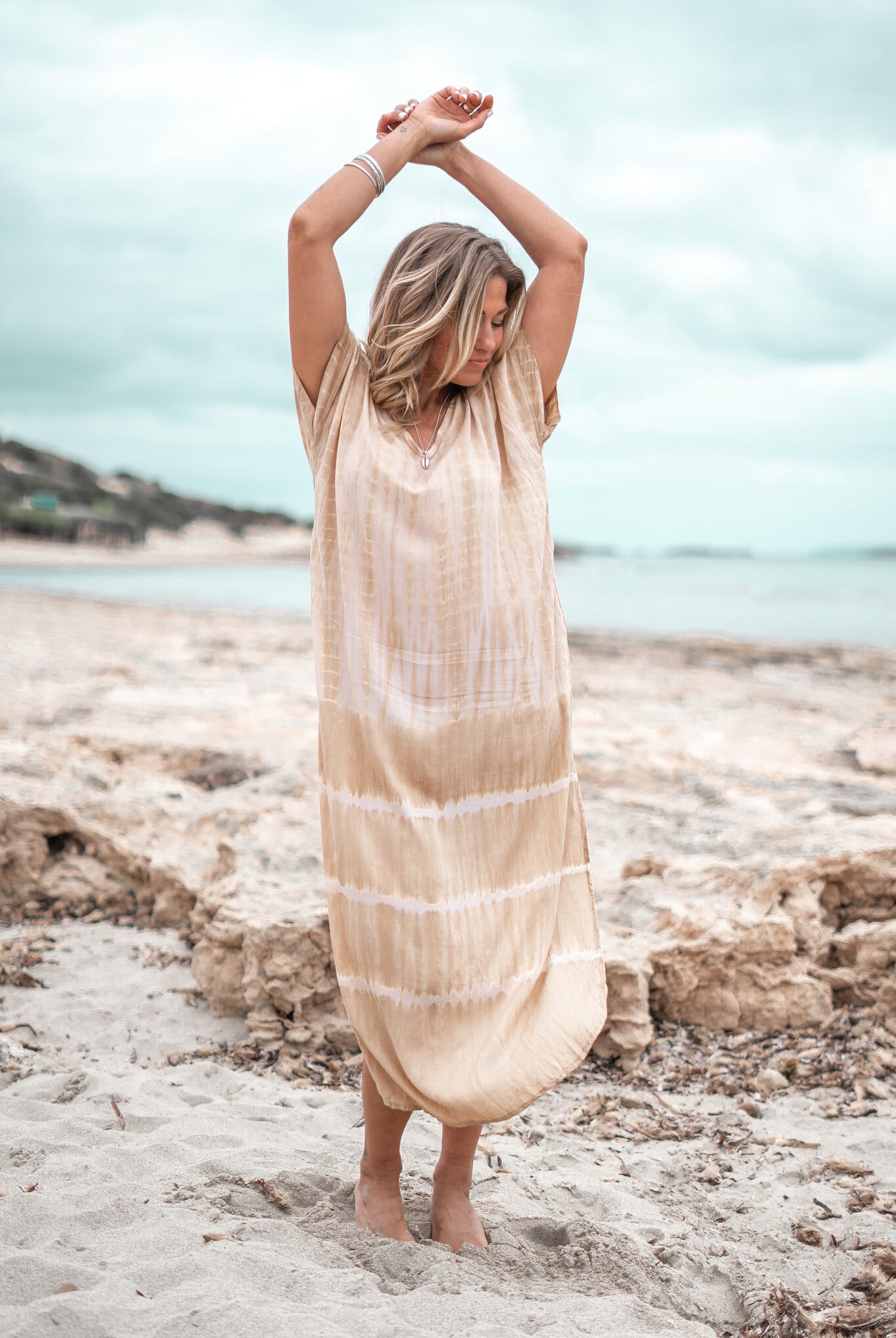 Artículo bohemio en tie dye arena/beige de ibzmode, Marcas de Ibiza