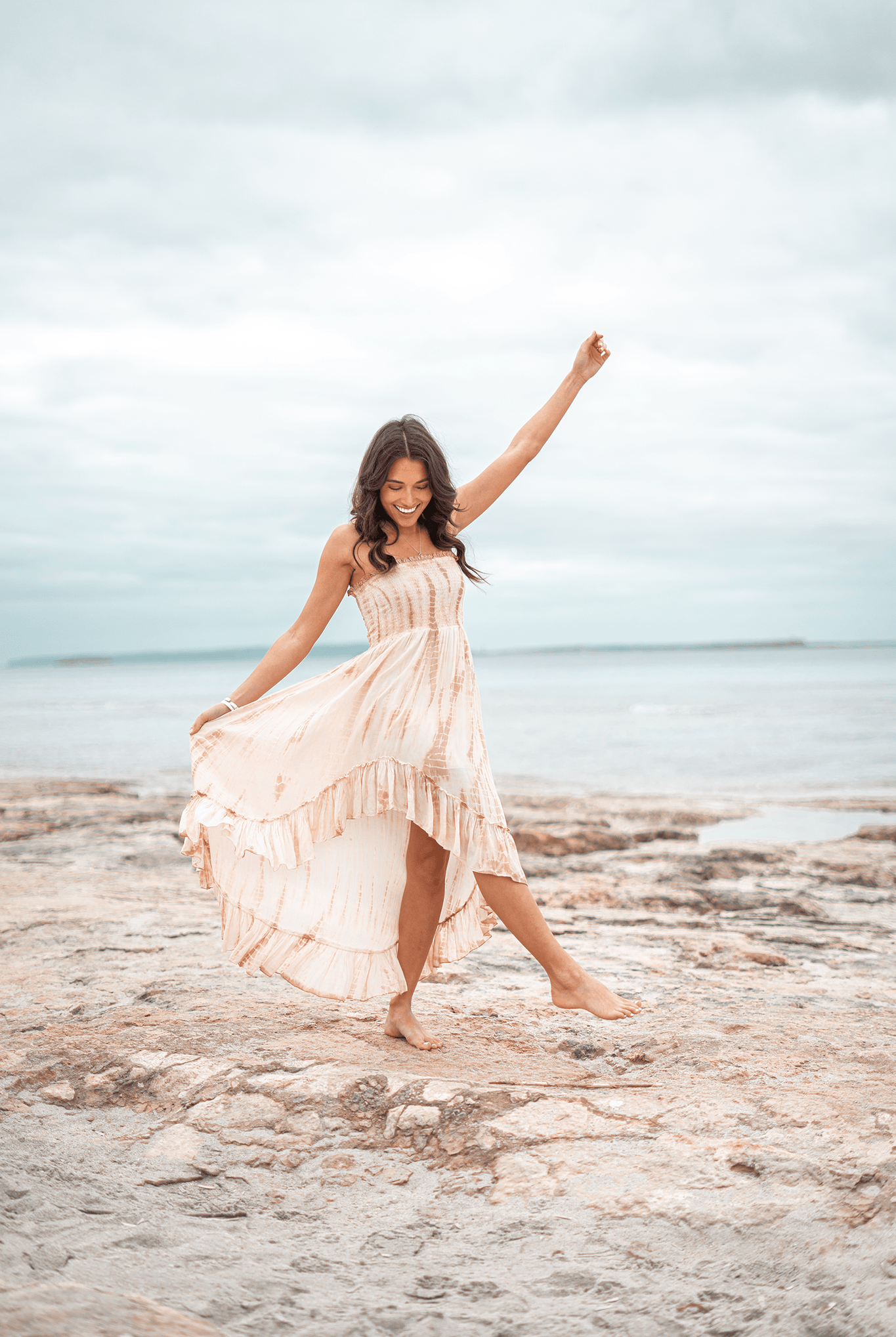 Bohemian jurk in tie dye taupe van ibzmode, Brands of Ibiza