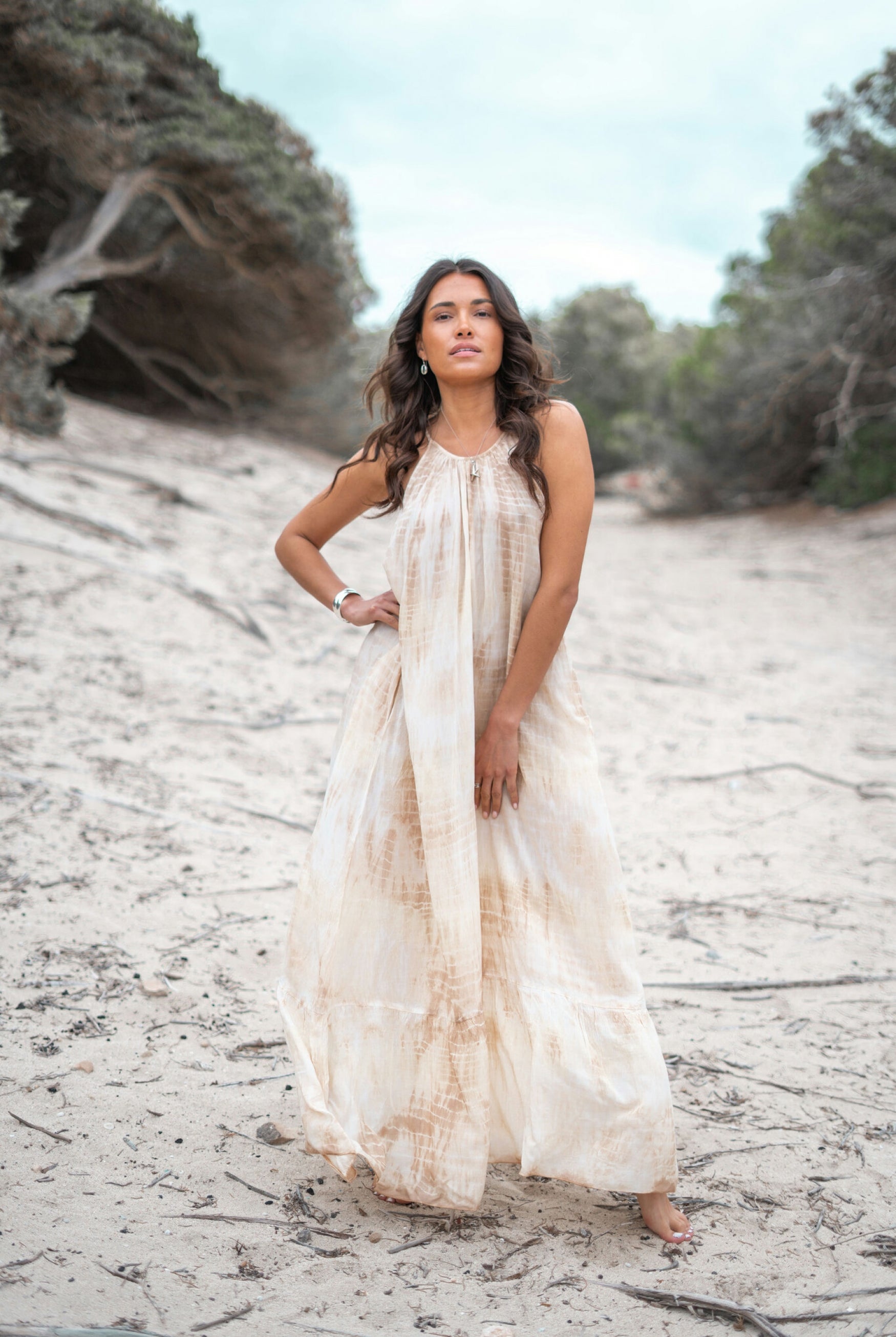 Bohemian jurk in tie dye taupe van ibzmode, Brands of Ibiza