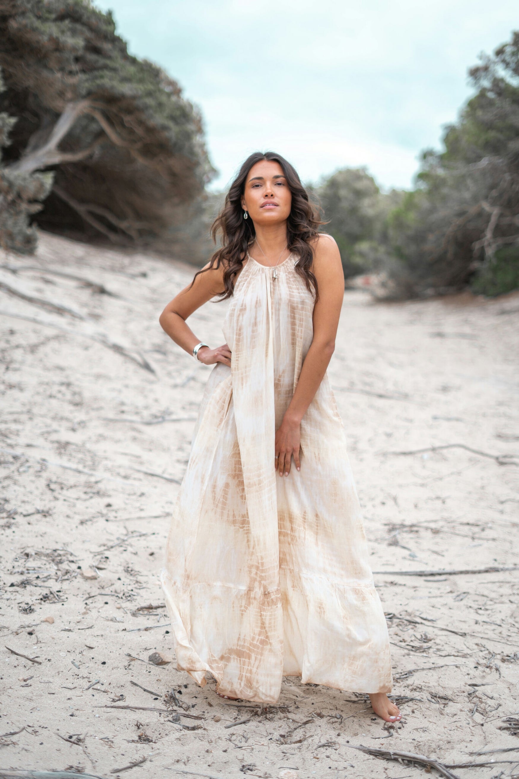 Bohemian jurk in tie dye taupe van ibzmode, Brands of Ibiza