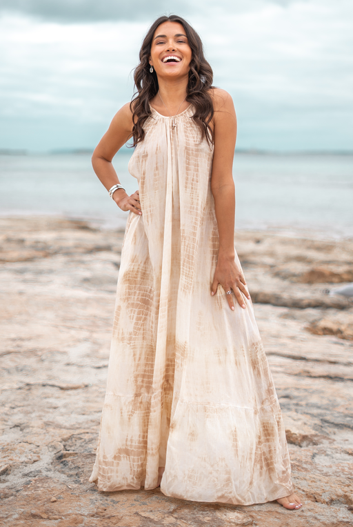 Bohemian jurk in tie dye taupe van ibzmode, Brands of Ibiza