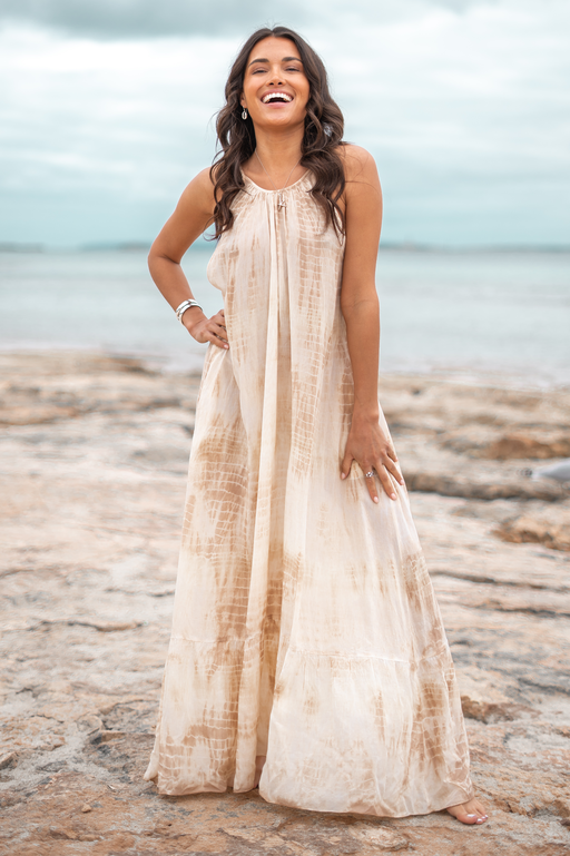 Bohemian jurk in tie dye taupe van ibzmode, Brands of Ibiza