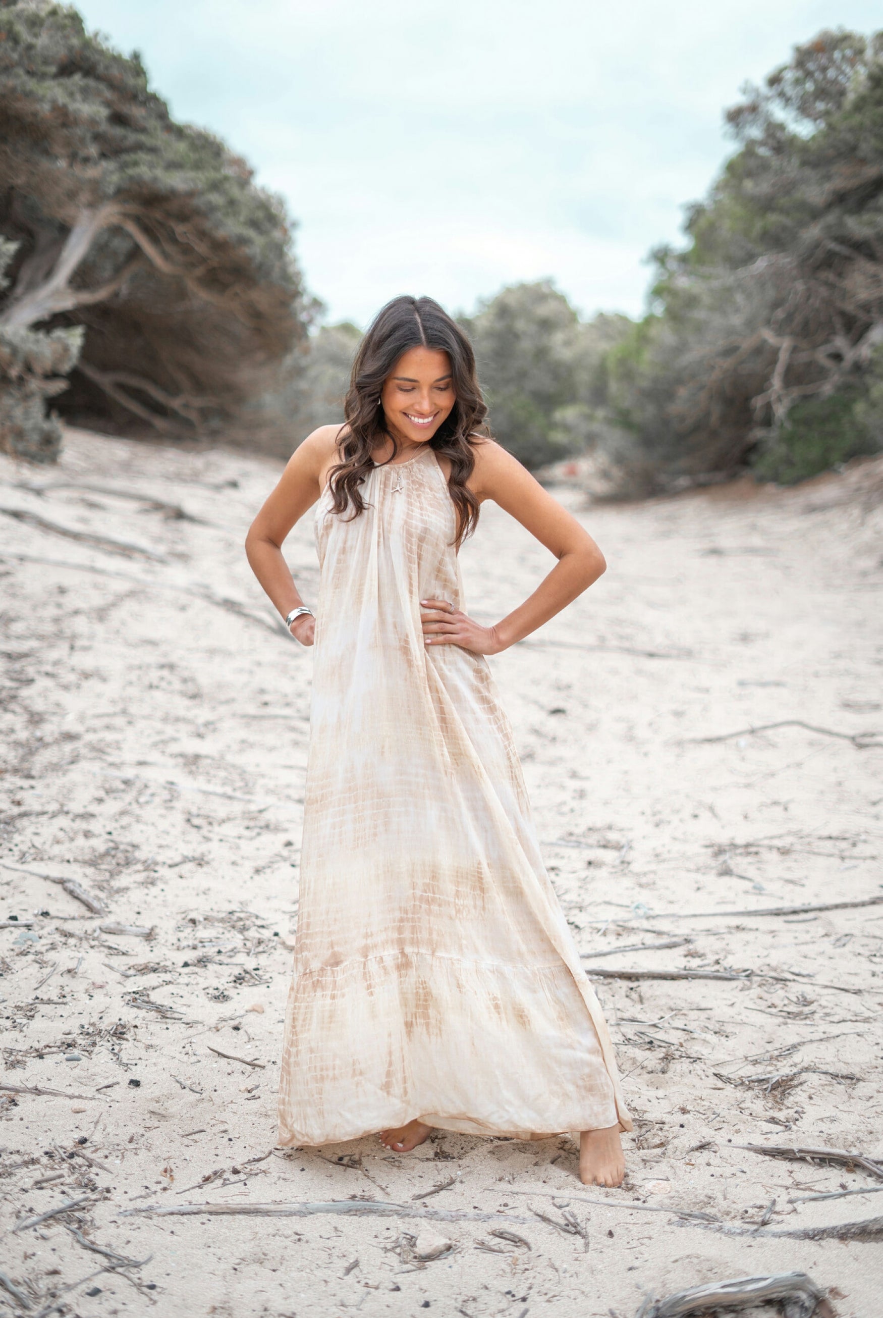 Bohemian jurk in tie dye taupe van ibzmode, Brands of Ibiza