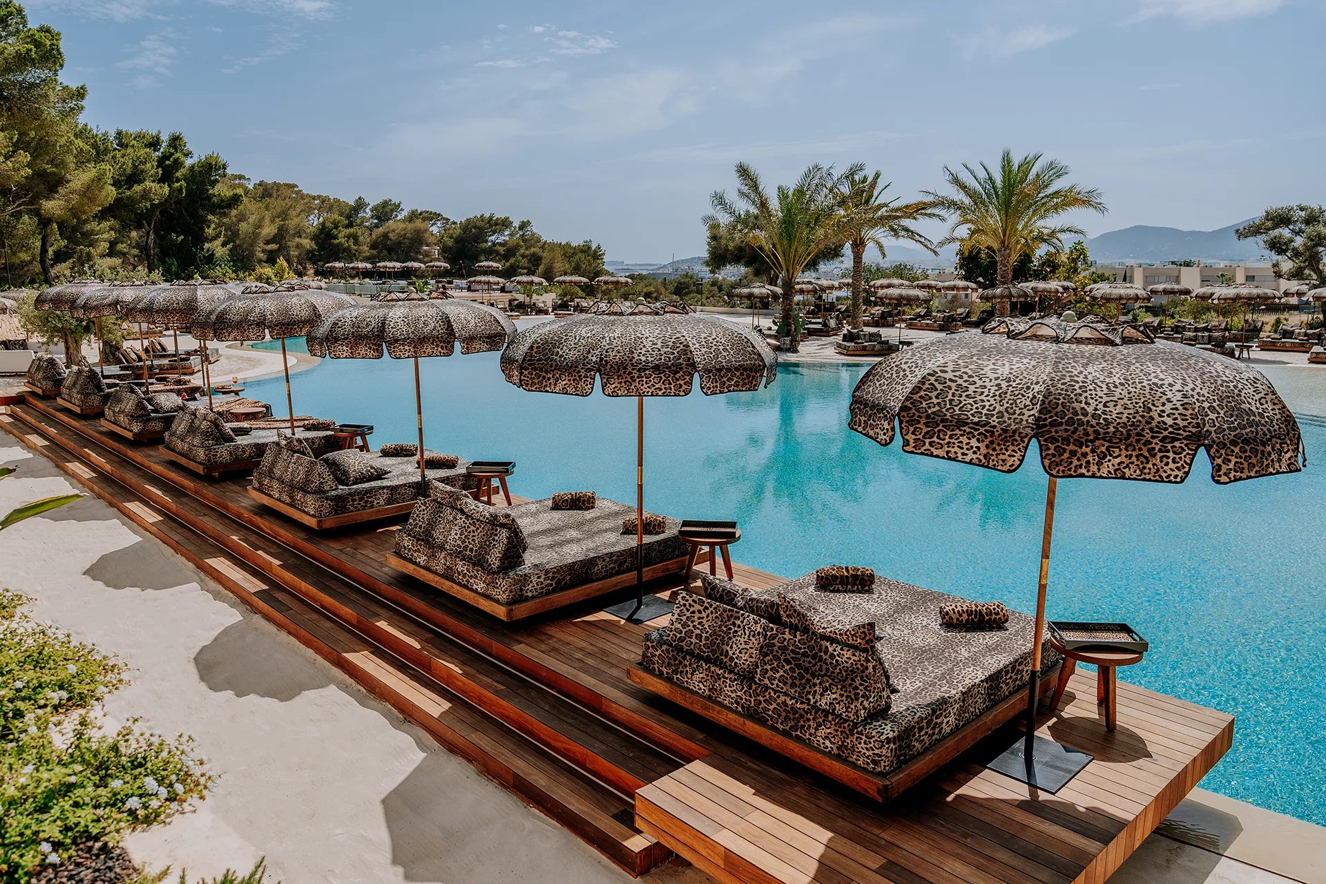 Designers veroveren de beachclubs van Ibiza