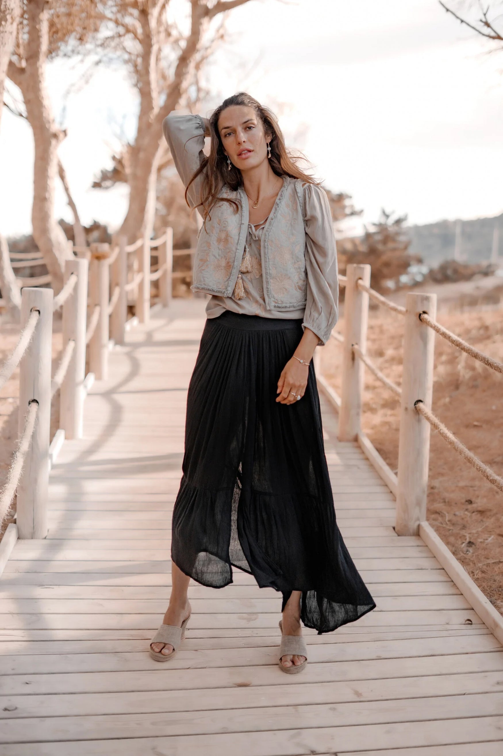 Blusa bohemia en topo claro de ibzmode, Marcas de Ibiza