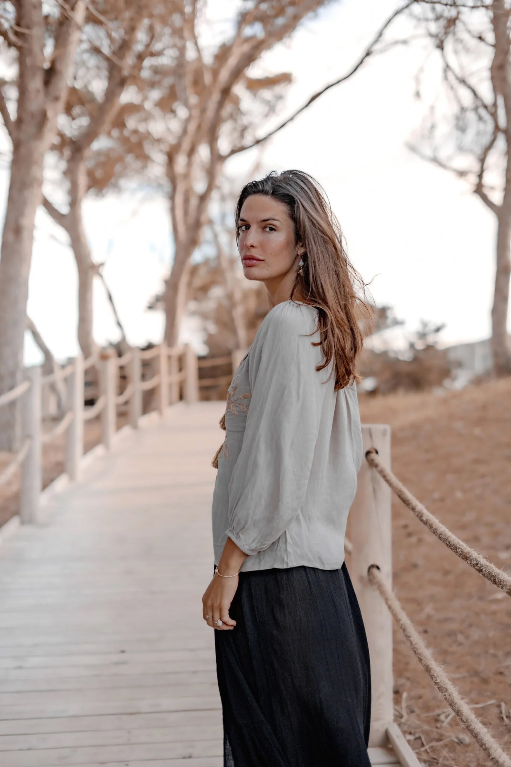 Blusa bohemia en topo claro de ibzmode, Marcas de Ibiza