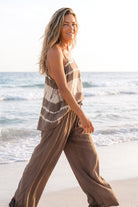 Ibizamode Strap Top Yago Maraluna Taupe with airy ombre look and feminine summer fit