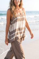Ibizamode Strap Top Yago Maraluna Taupe with airy ombre look and feminine summer fit