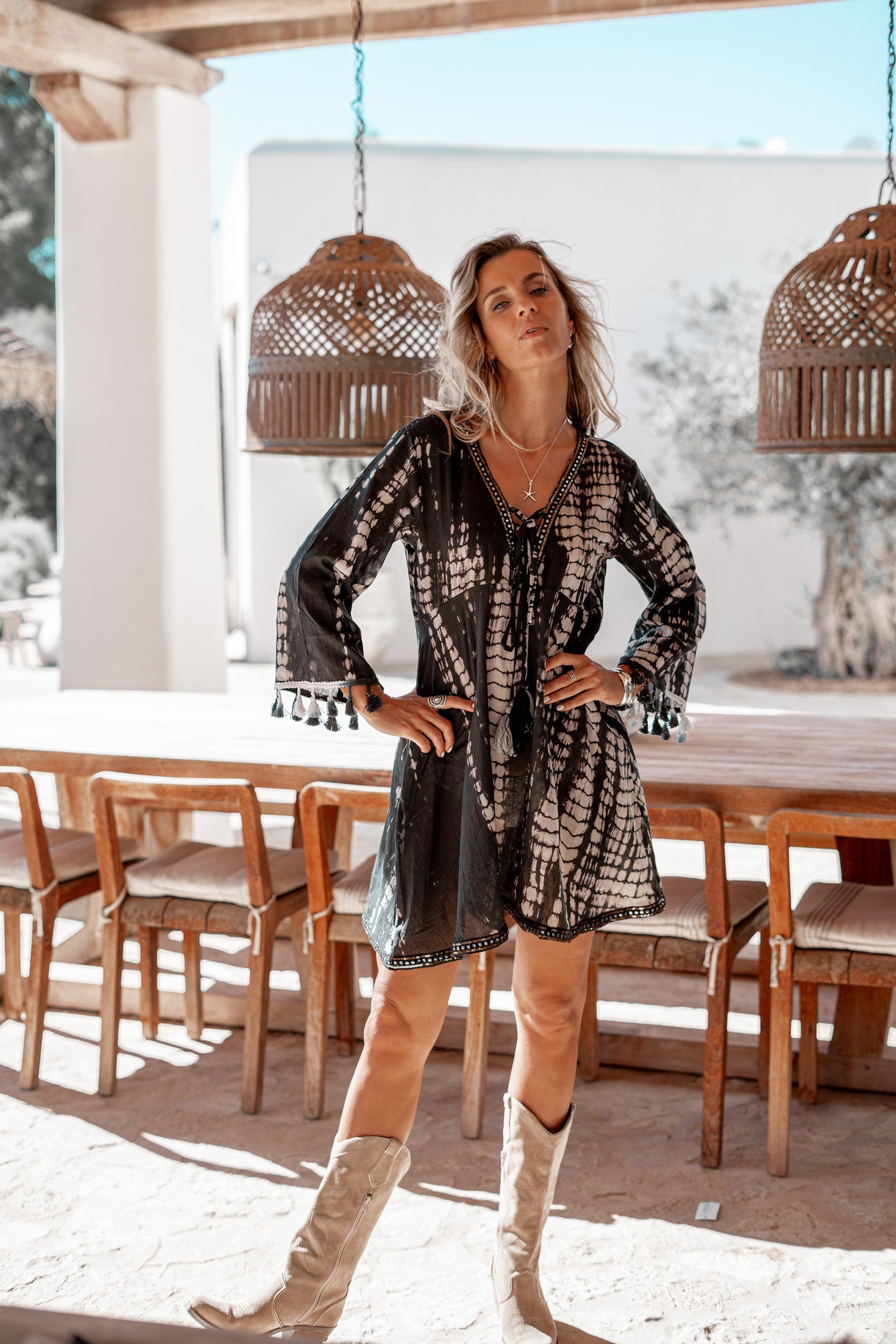 Bohemian jurk in tie dye black van ibzmode, Brands of Ibiza