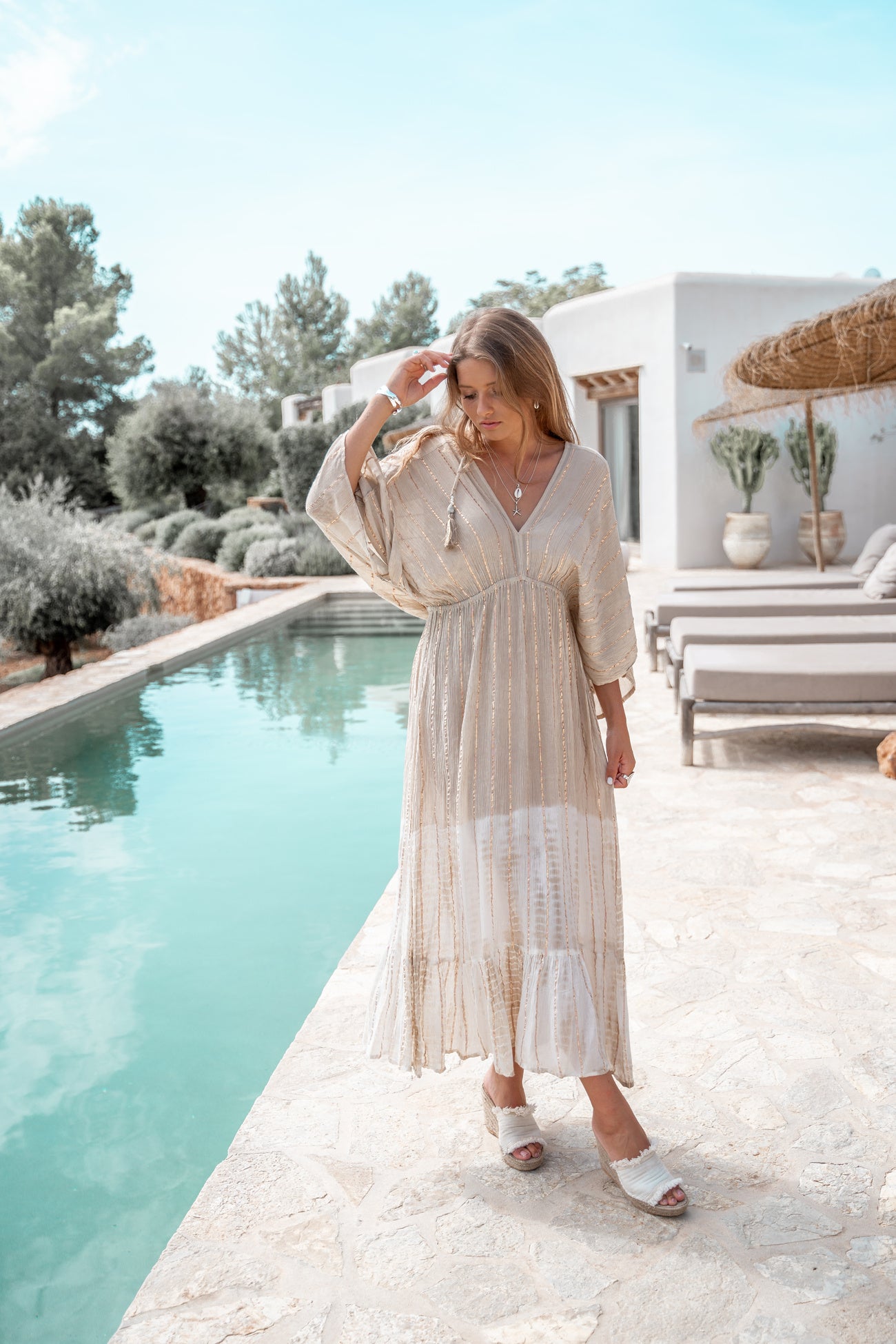 Bohemian jurk in tye dye beige/ white van ibzmode, Brands of Ibiza