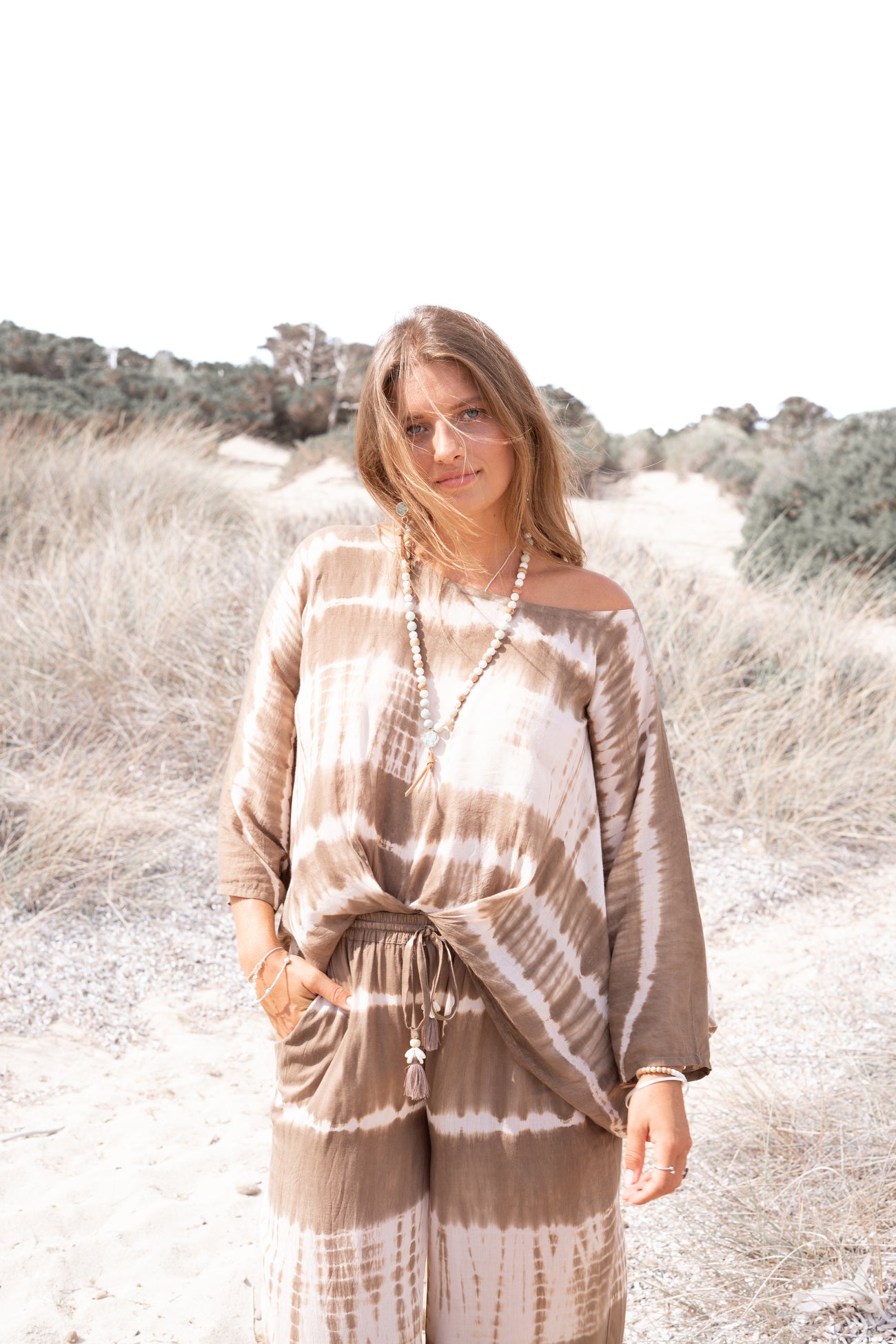 Ibizamode Top Mega Maraluna Taupe with airy ombre look and feminine summer fit