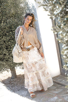 Dames rok Lucia Coralia Ivory van ibizamode met romantische bloemenprint en ruches in boho chic stijl.