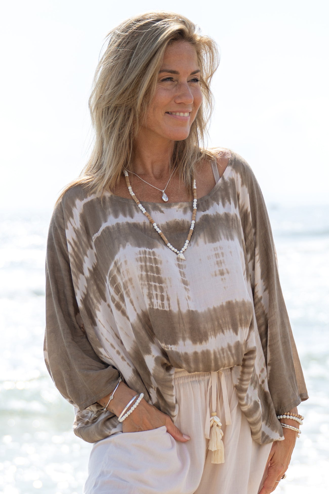 Ibizamode Top Mega Maraluna Taupe with airy ombre look and feminine summer fit
