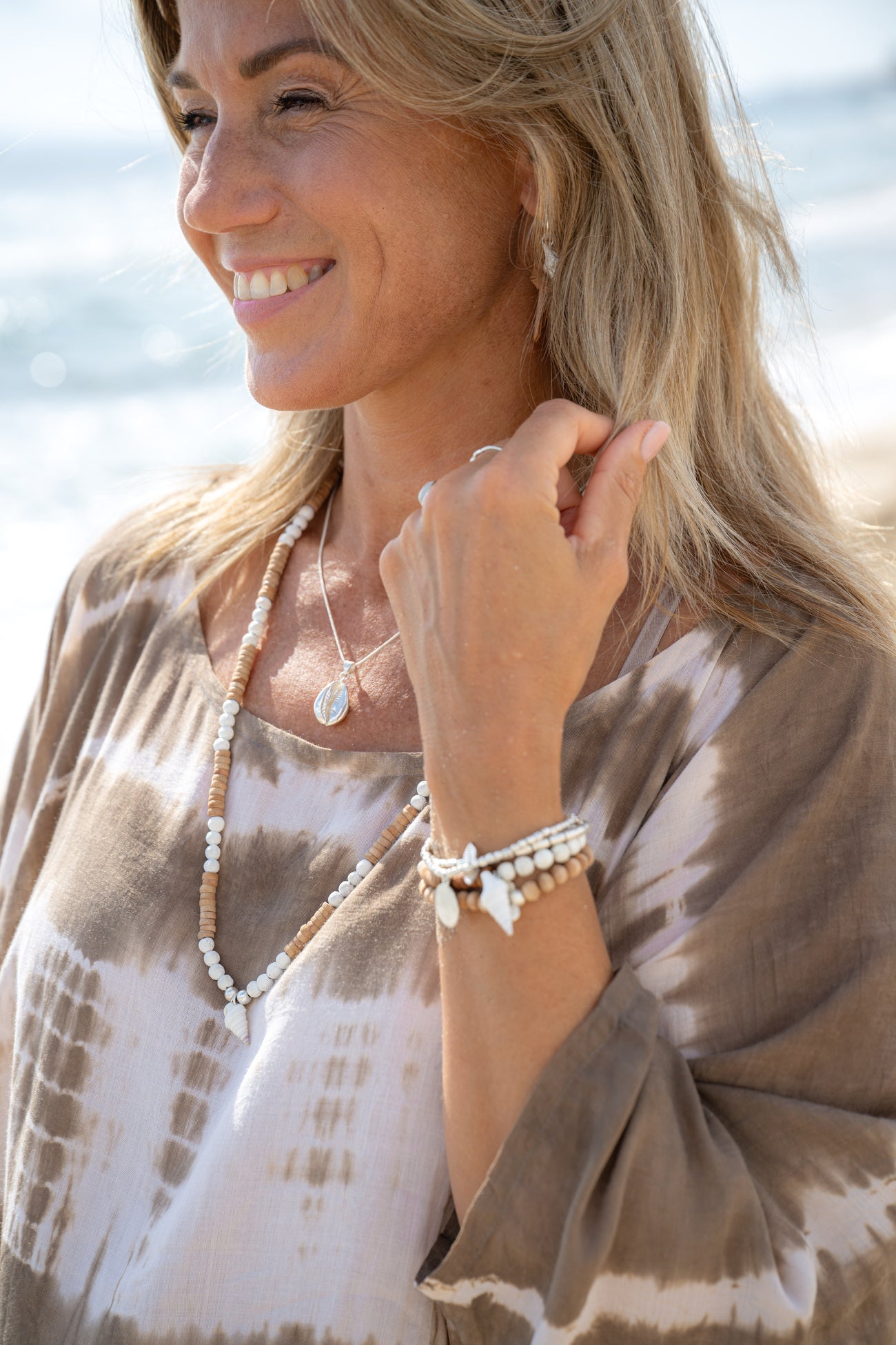 Ibizamode Top Mega Maraluna Taupe with airy ombre look and feminine summer fit