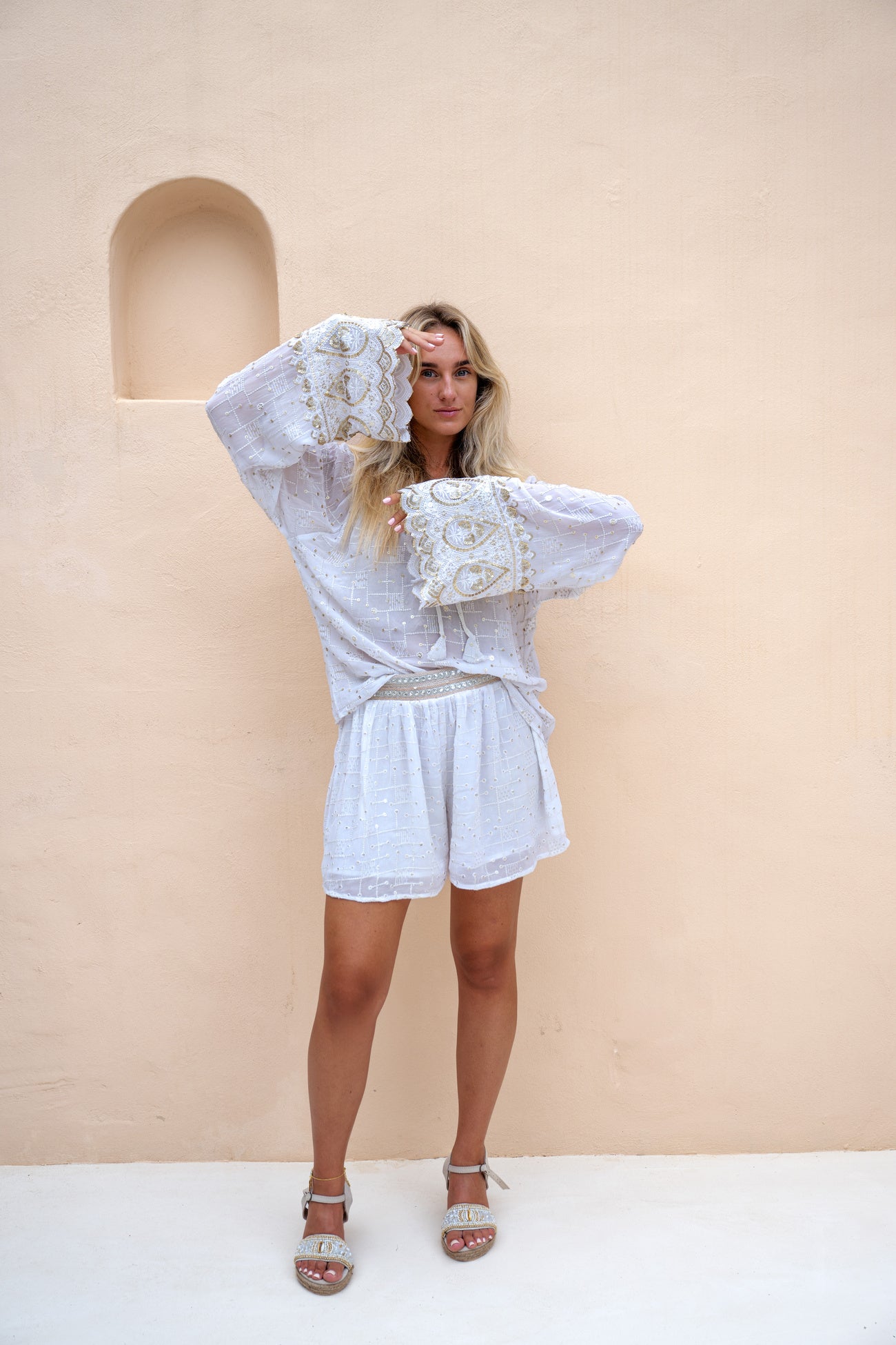 Short Tavio Lunara blanc d'Ibzmode, avec de subtils reflets