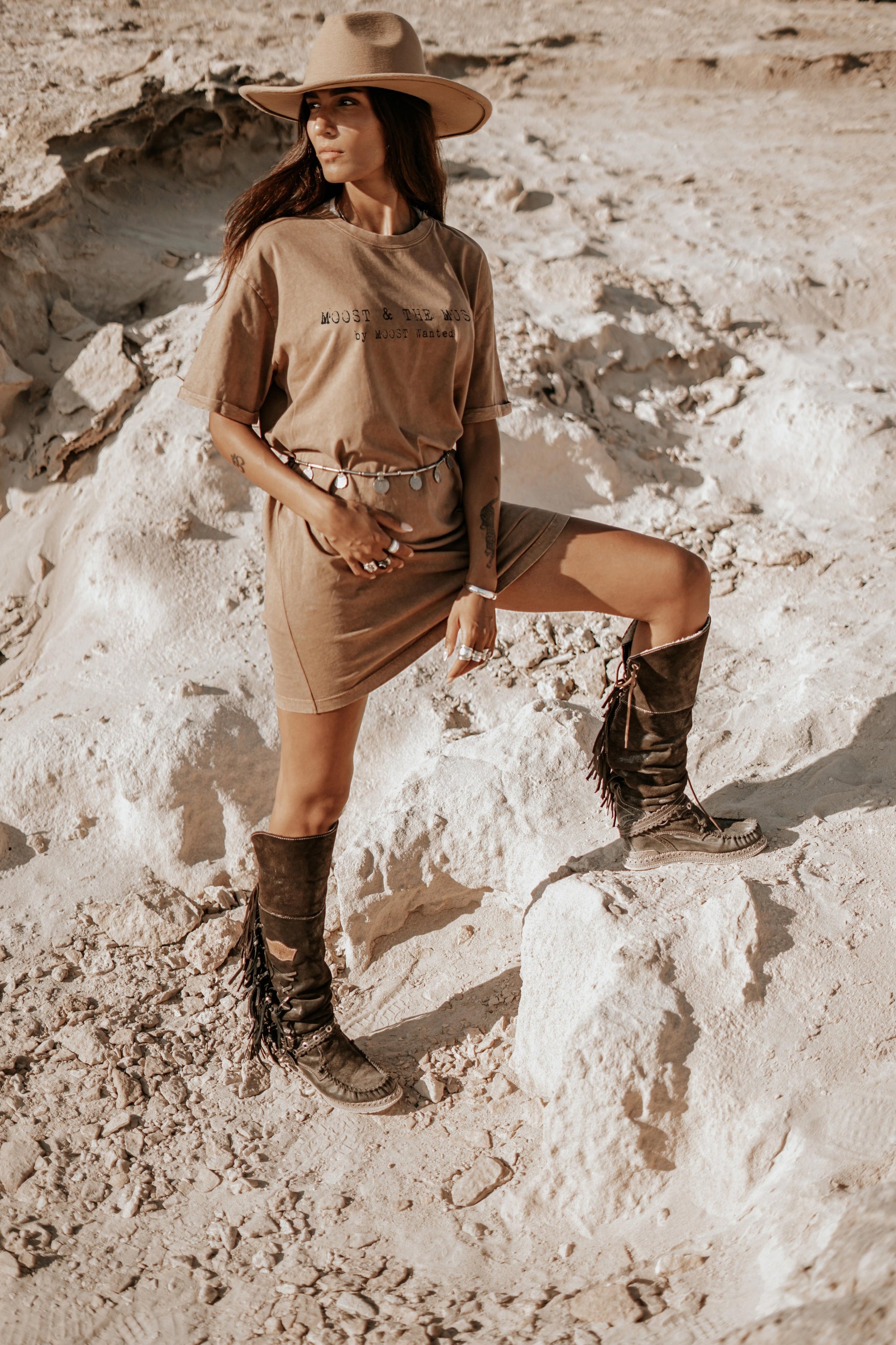 Bohemian jurk in brown van MOOST Wanted, Brands of Ibiza