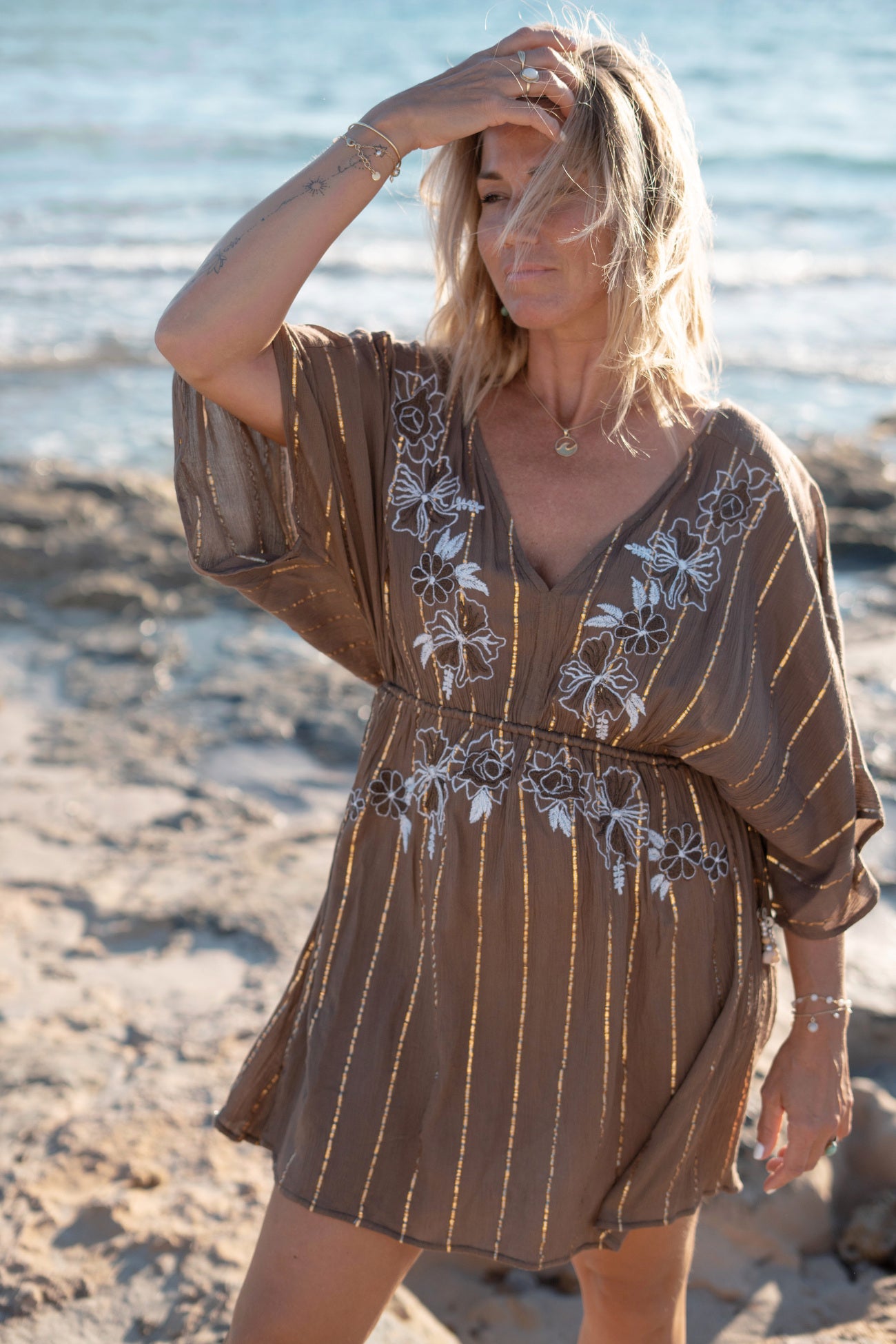 Bohemian jurk in taupe van ibzmode, Brands of Ibiza