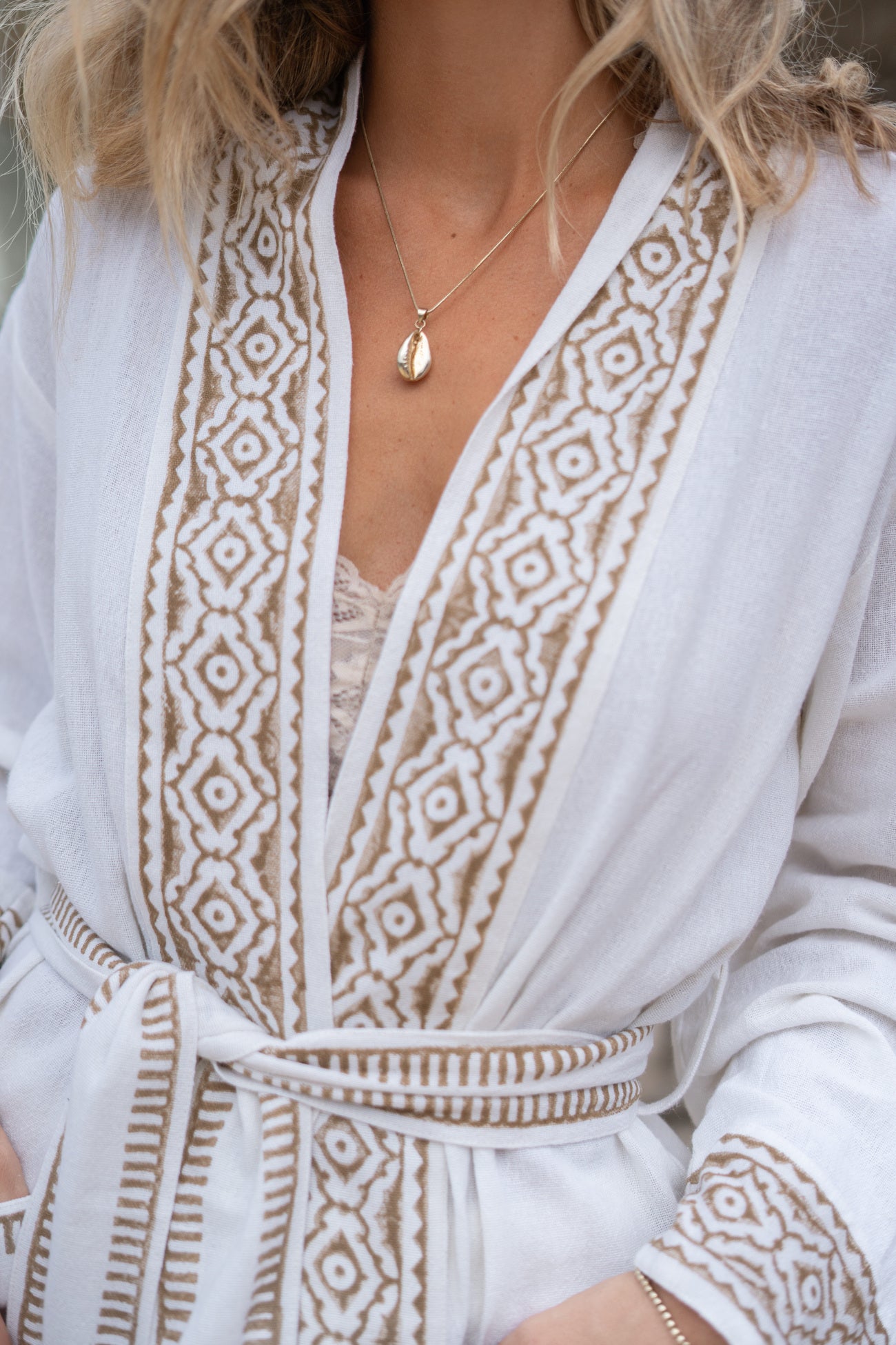 Bohemian kimono in white van ibzmode, Brands of Ibiza