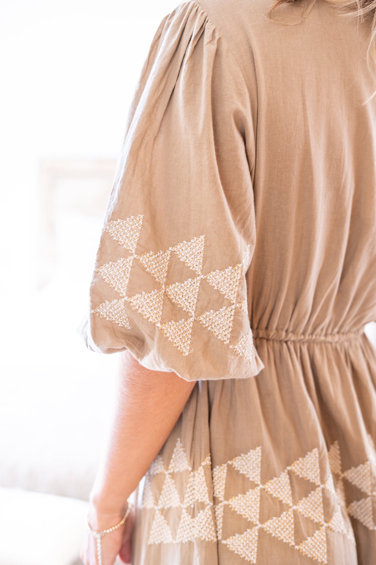 Bohemian jurk in taupe van ibzmode, Brands of Ibiza