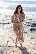 Vêtement bohème en tie-dye taupe de la marque ibzmode, Brands of Ibiza